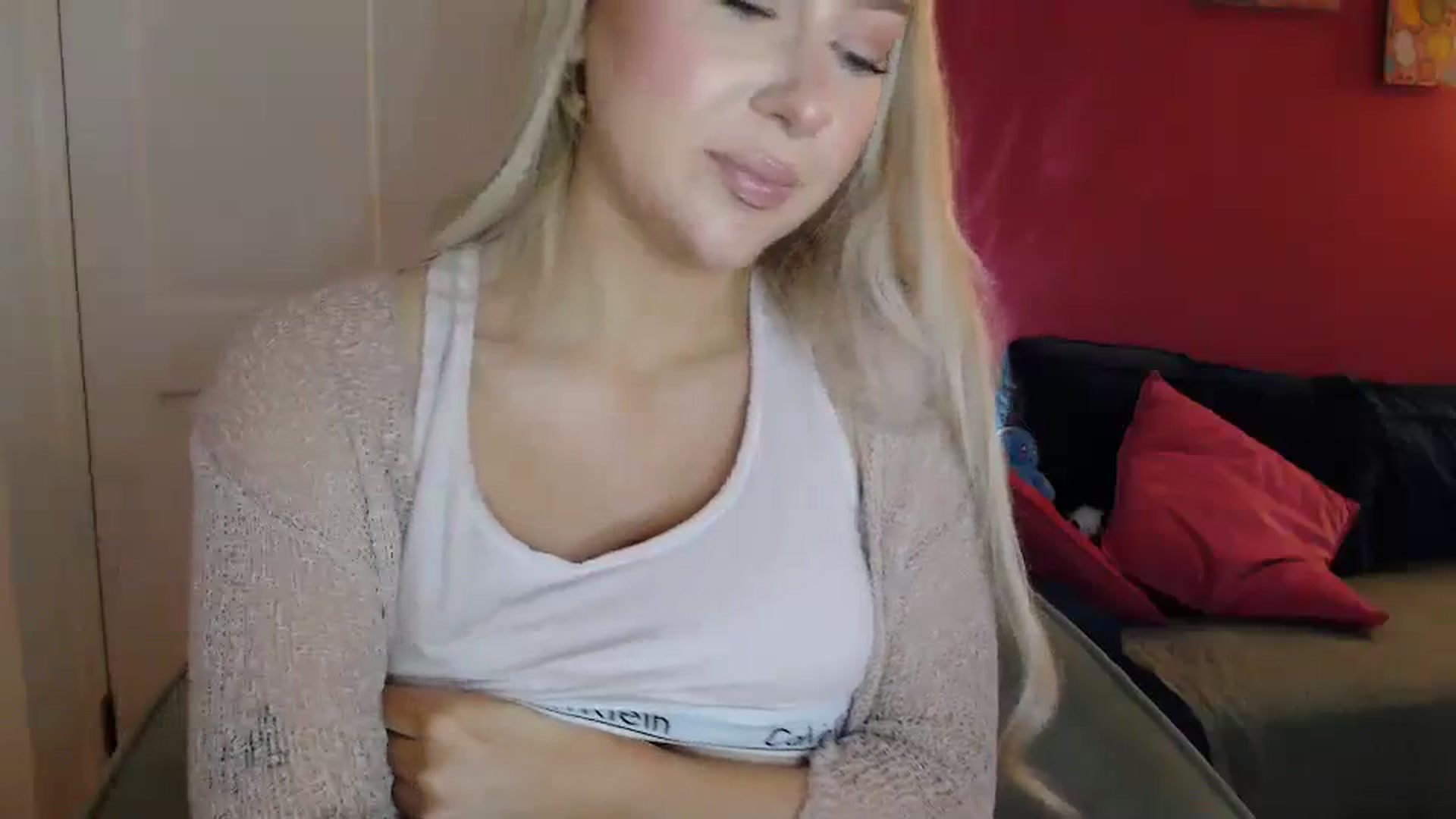 Gallery image thumbnail from PetiteAvax's myfreecams stream on, 03/05/2024, 17:27 image 14 of 20