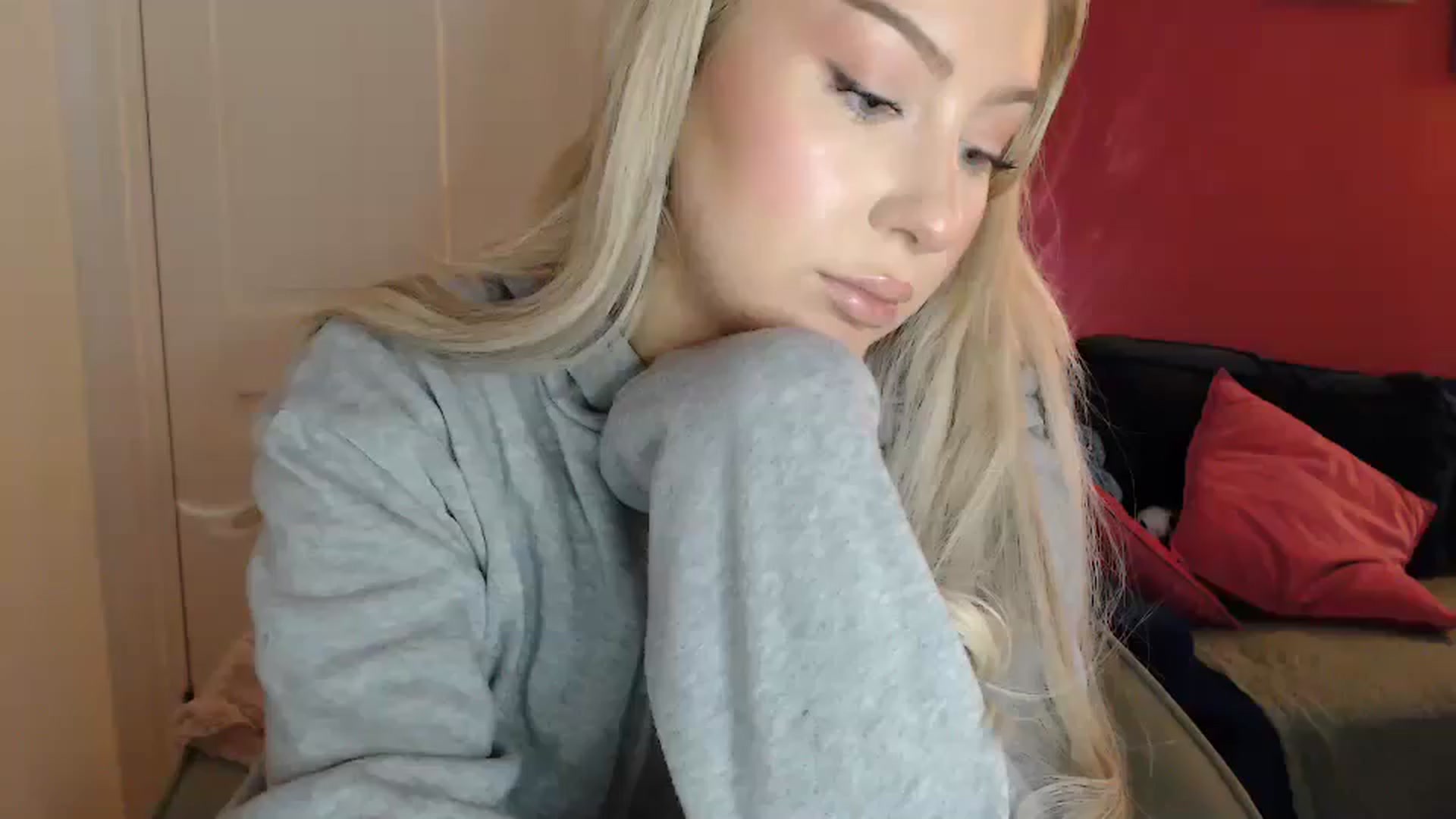 Gallery image thumbnail from PetiteAvax's myfreecams stream on, 03/05/2024, 17:27 image 19 of 20