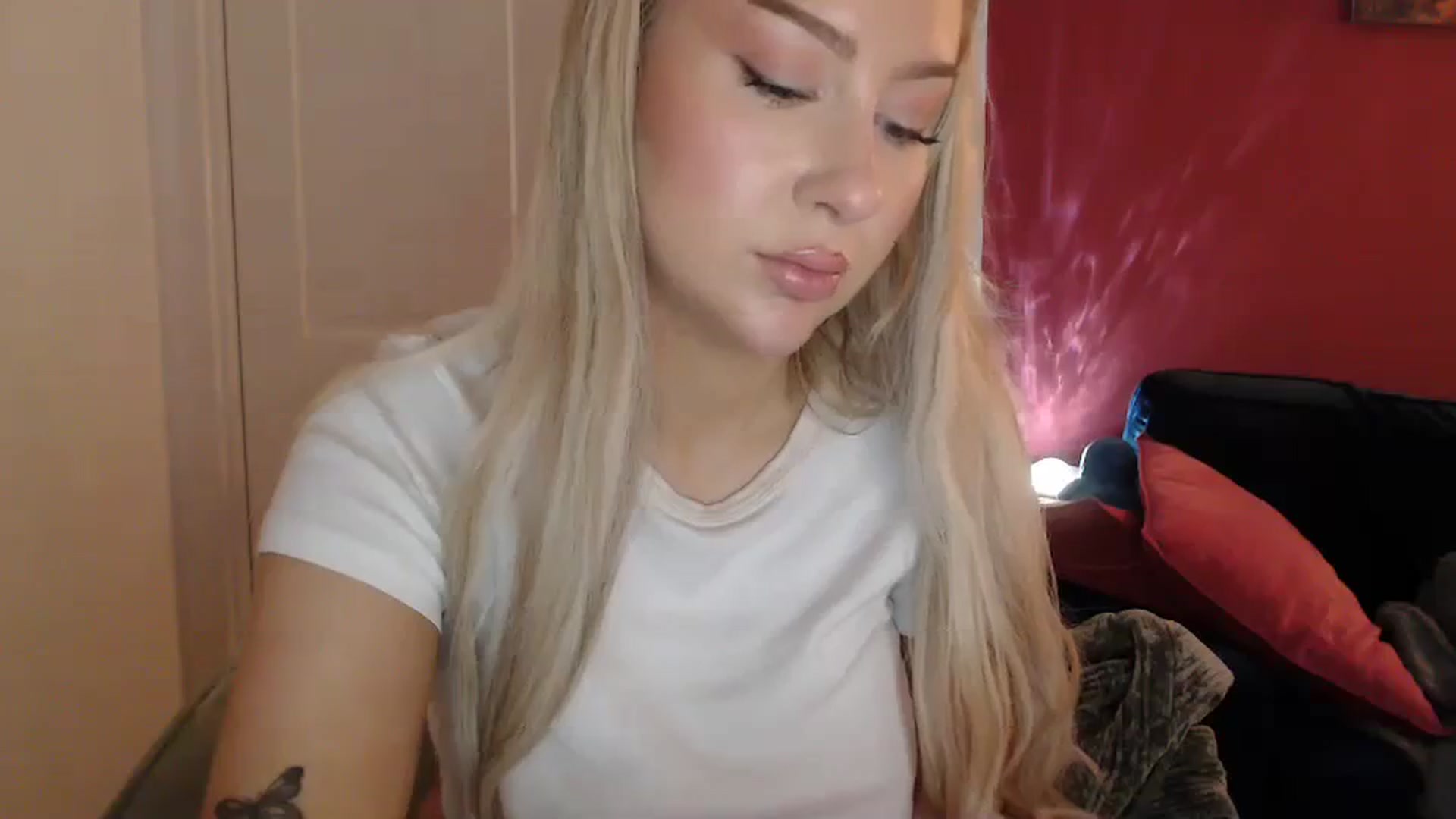 Gallery image thumbnail from PetiteAvax's myfreecams stream on, 03/05/2024, 19:14 image 12 of 20