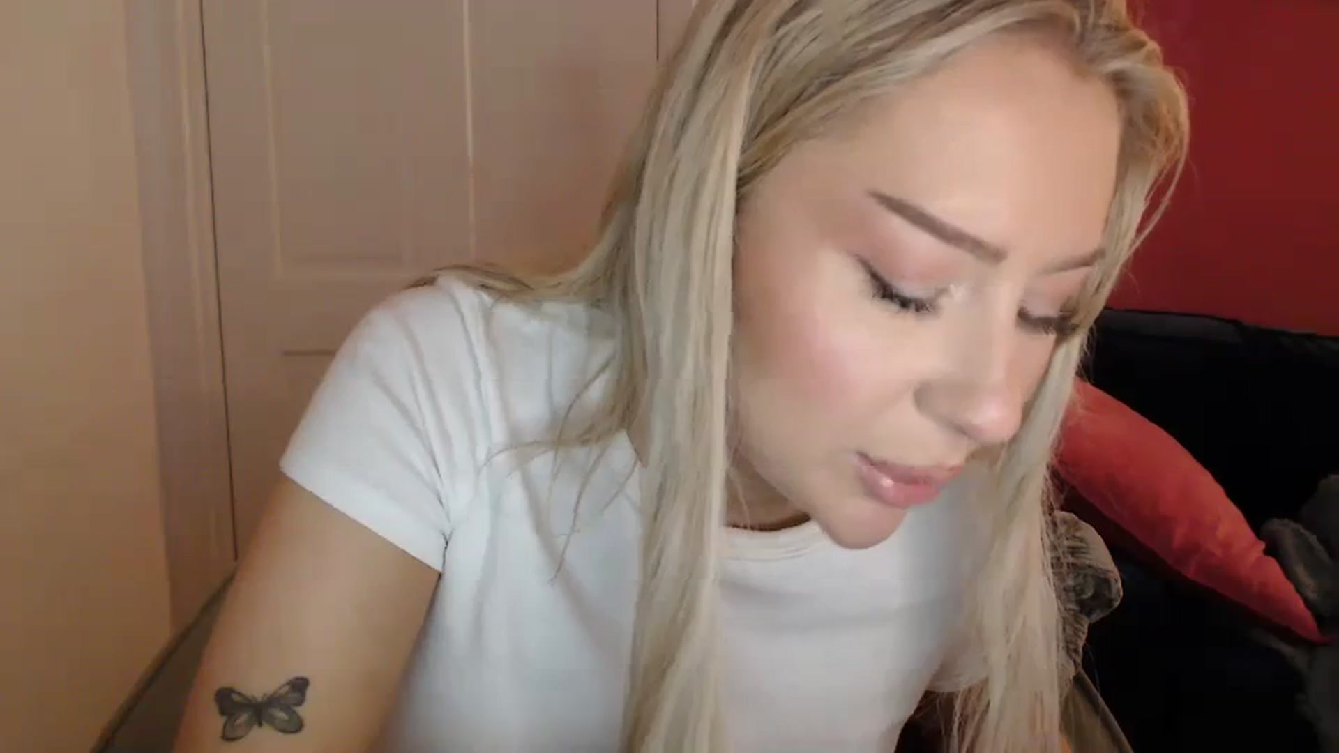 Gallery image thumbnail from PetiteAvax's myfreecams stream on, 03/05/2024, 19:14 image 7 of 20
