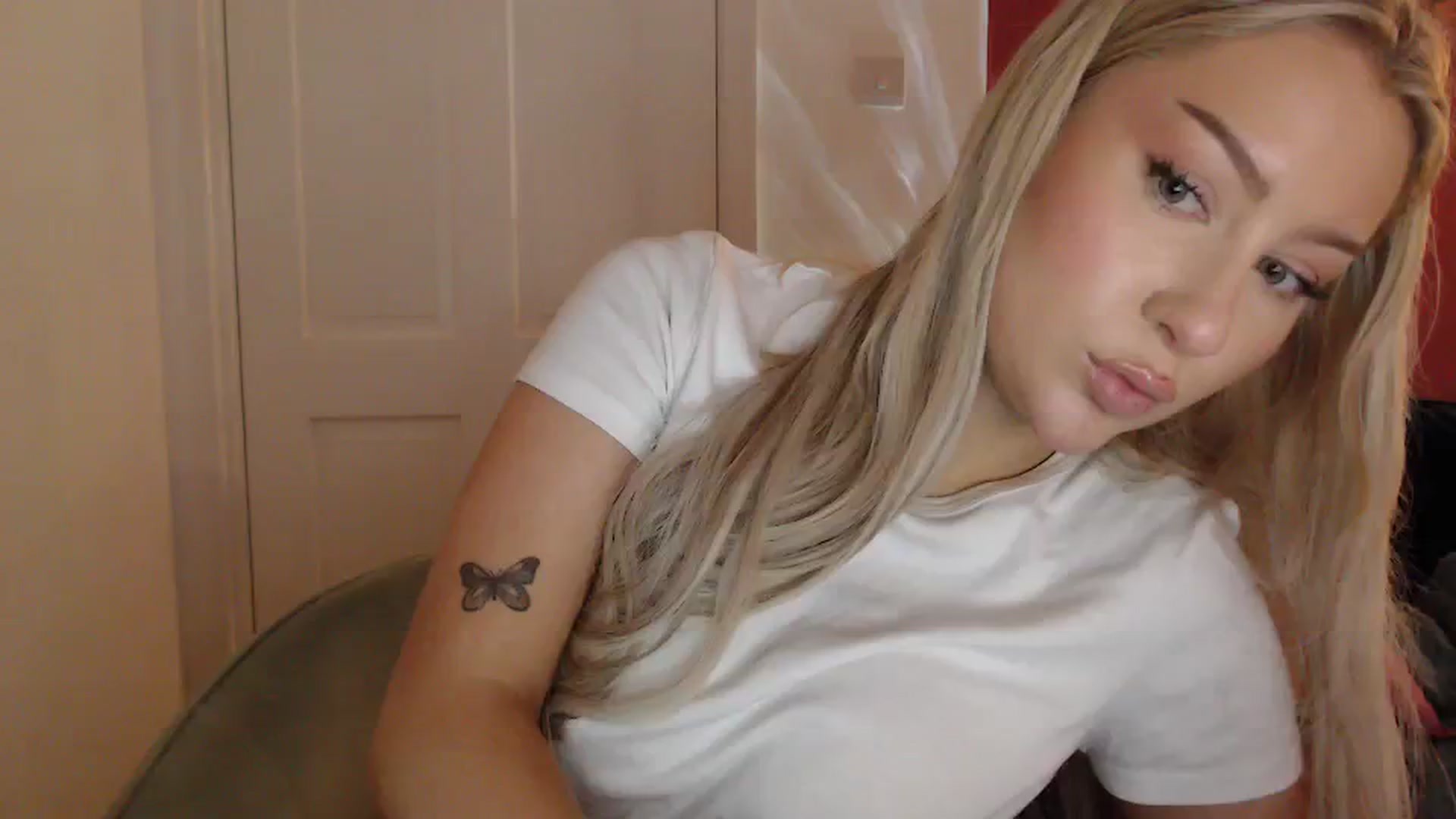 Gallery image thumbnail from PetiteAvax's myfreecams stream on, 03/05/2024, 19:14 image 14 of 20