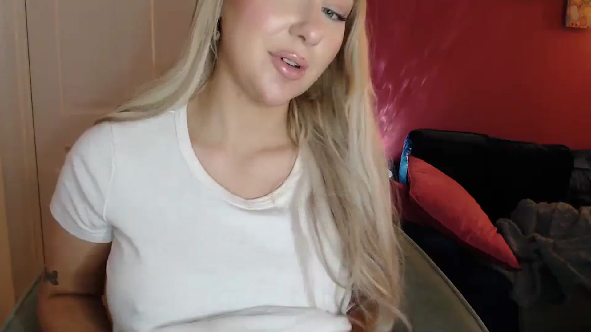 Gallery image thumbnail from PetiteAvax's myfreecams stream on, 03/05/2024, 19:55 image 13 of 20