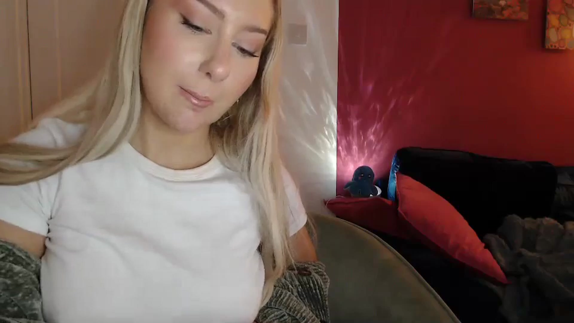 Gallery image thumbnail from PetiteAvax's myfreecams stream on, 03/05/2024, 19:55 image 11 of 20