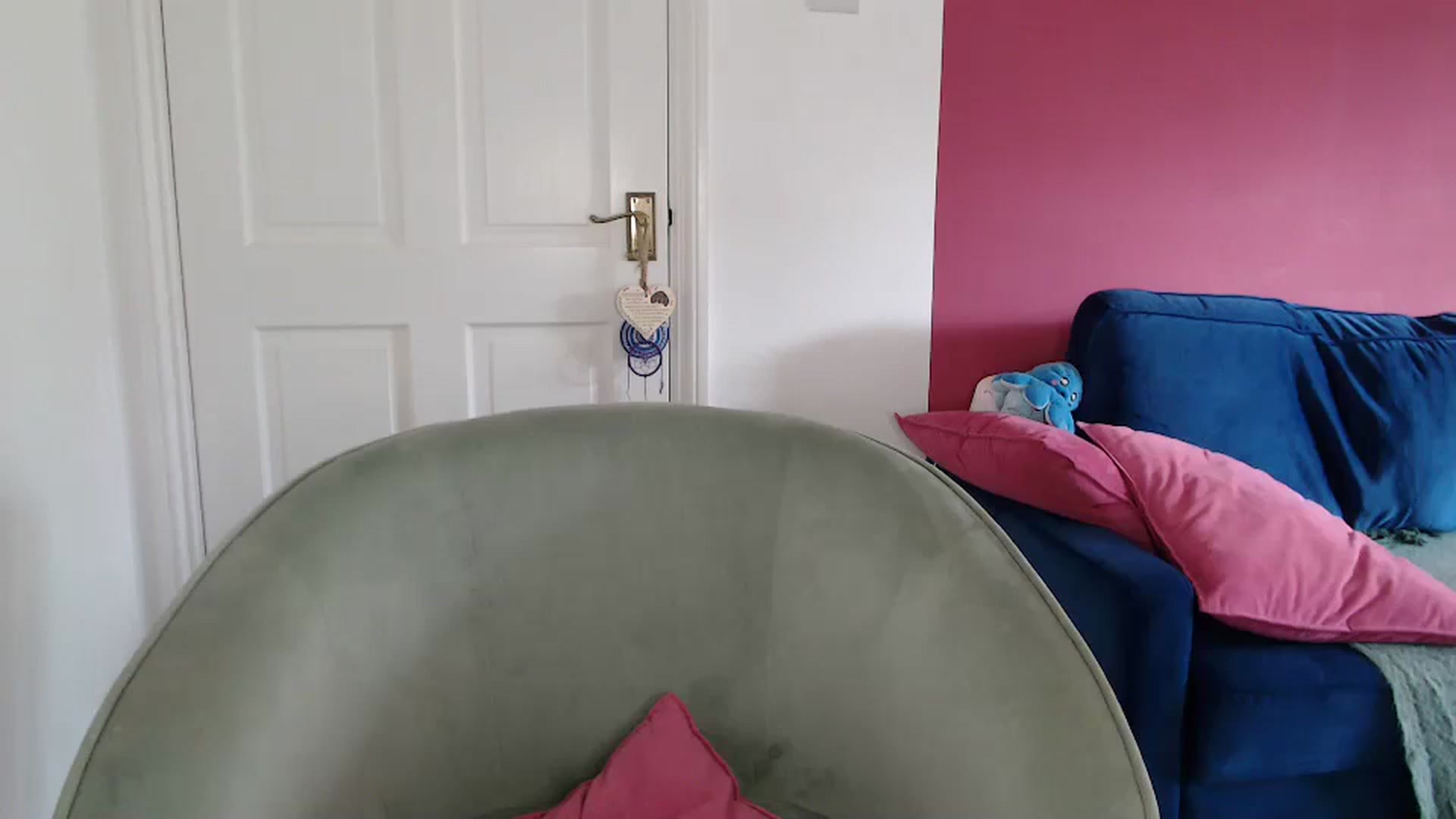 Gallery image thumbnail from PetiteAvax's myfreecams stream on, 03/09/2024, 17:03 image 3 of 20