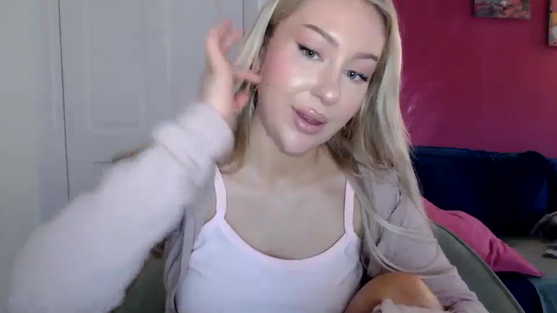 Gallery image thumbnail from PetiteAvax's myfreecams stream on, 03/11/2024, 16:59 image 16 of 20
