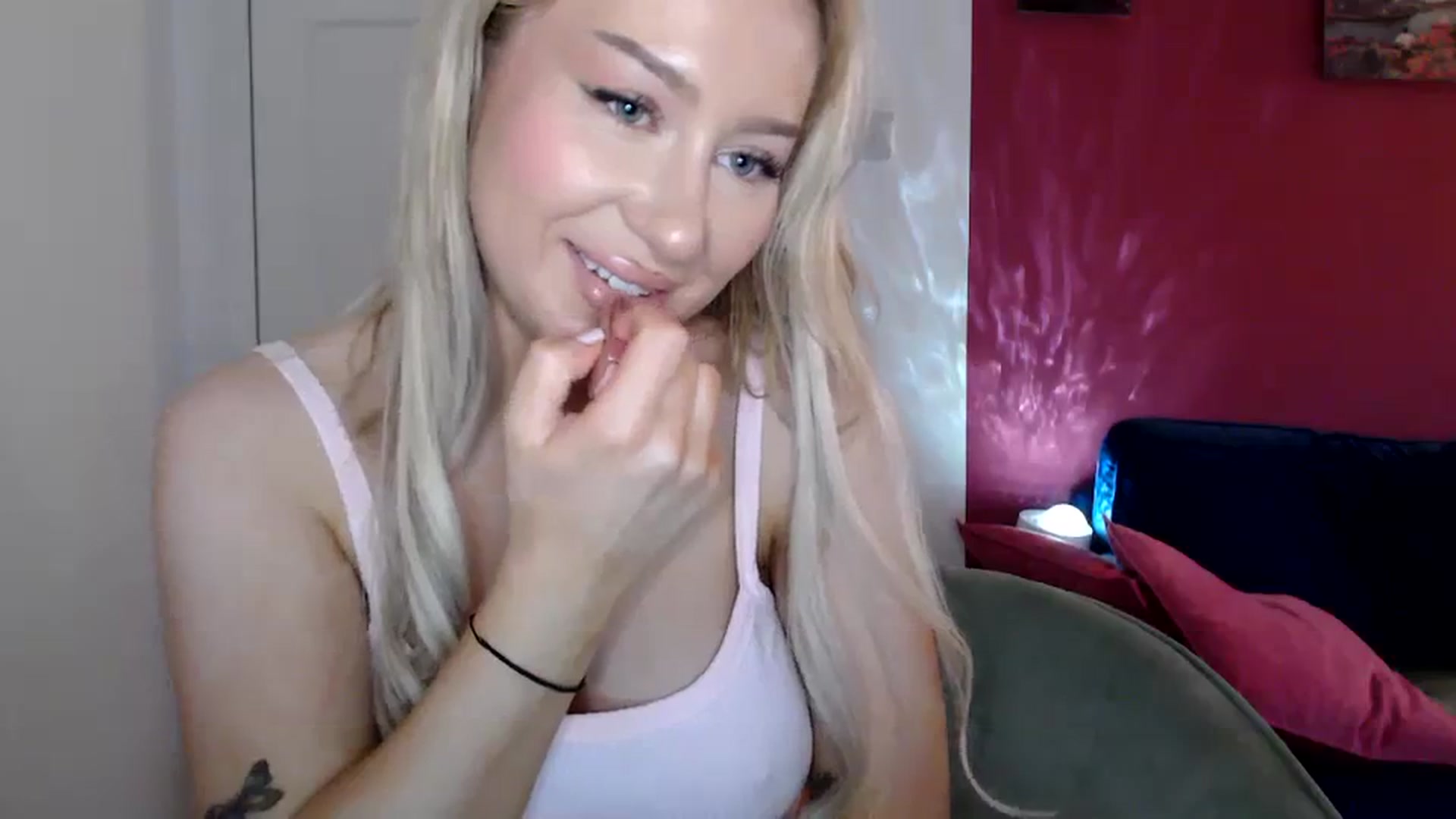 Gallery image thumbnail from PetiteAvax's myfreecams stream on, 03/11/2024, 17:42 image 5 of 20