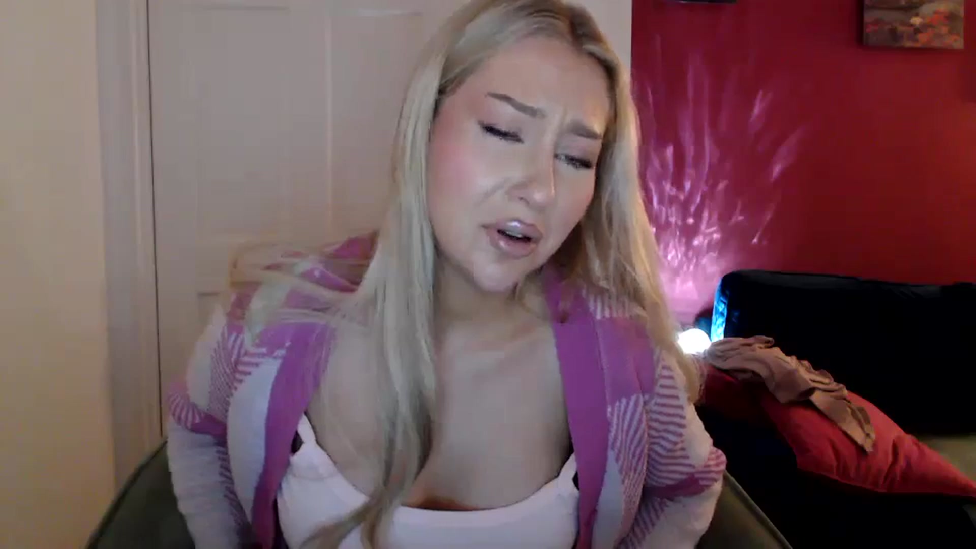 Gallery image thumbnail from PetiteAvax's myfreecams stream on, 03/11/2024, 19:38 image 3 of 20