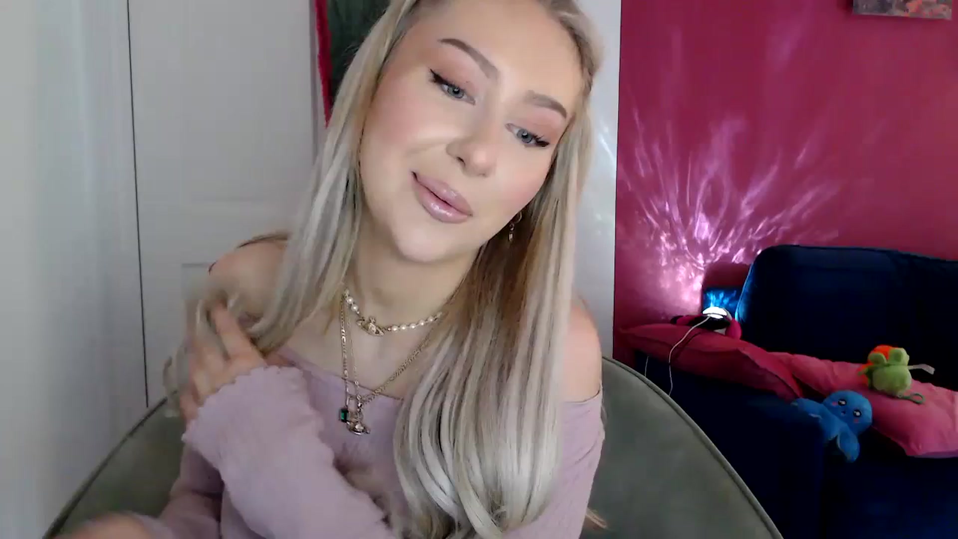 Gallery image thumbnail from PetiteAvax's myfreecams stream on, 03/16/2024, 15:18 image 1 of 20