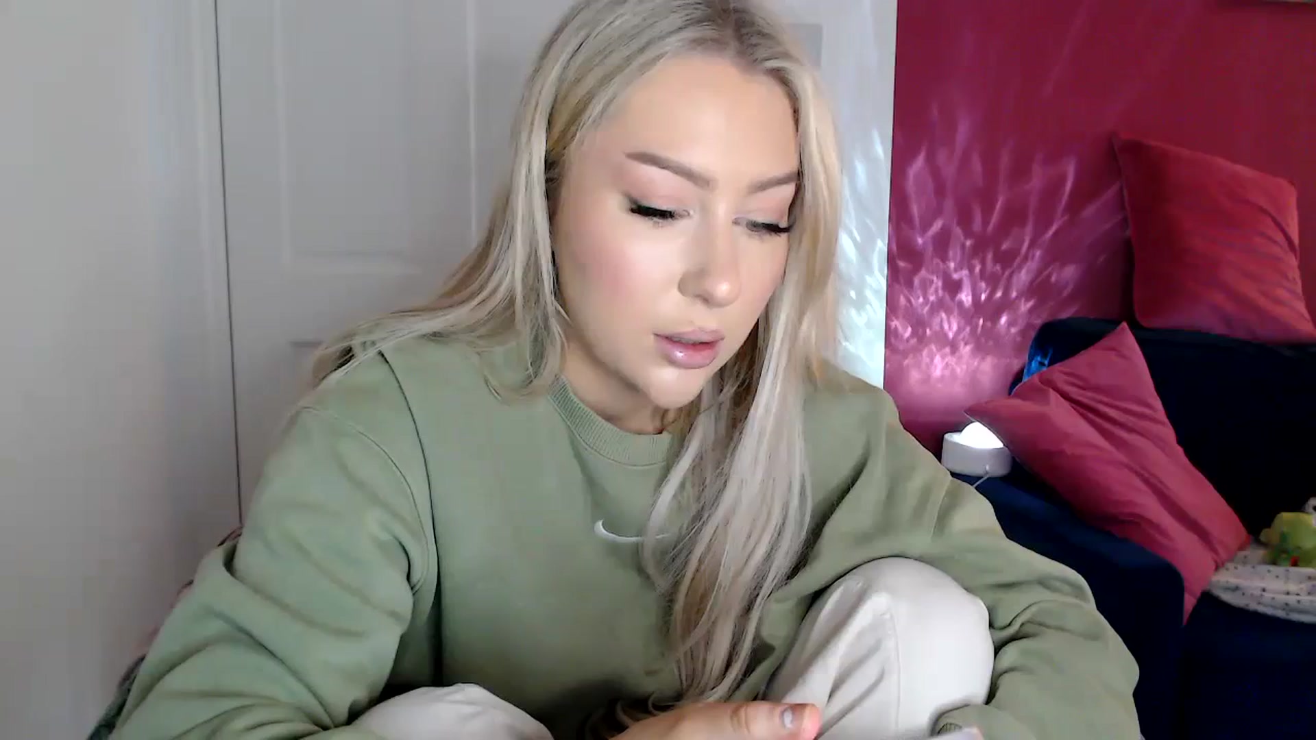 Gallery image thumbnail from PetiteAvax's myfreecams stream on, 03/20/2024, 18:12 image 1 of 20