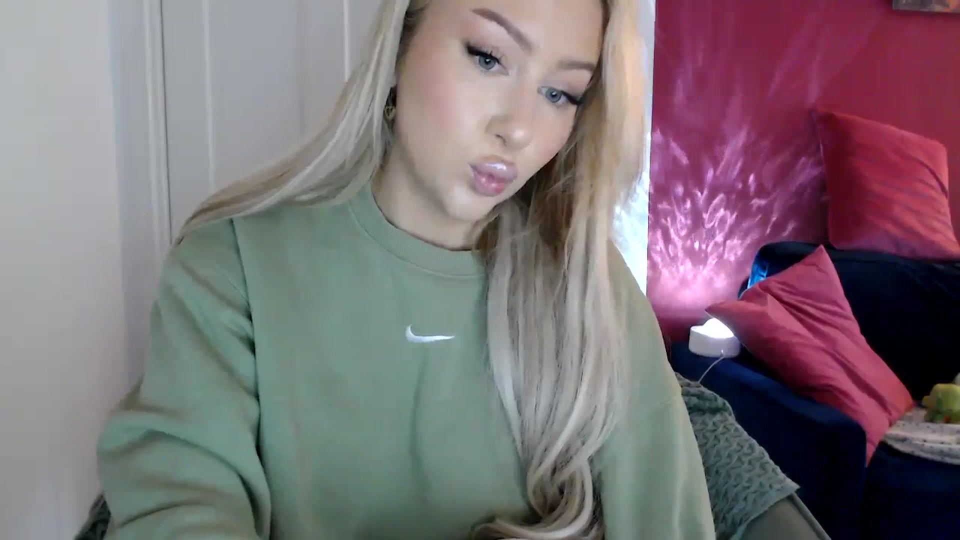 Gallery image thumbnail from PetiteAvax's myfreecams stream on, 03/20/2024, 18:12 image 2 of 20