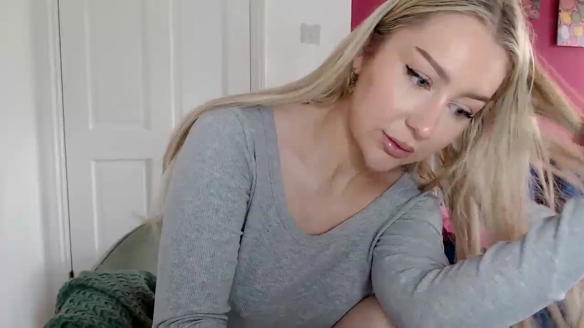 Gallery image thumbnail from PetiteAvax's myfreecams stream on, 03/25/2024, 15:39 image 8 of 20