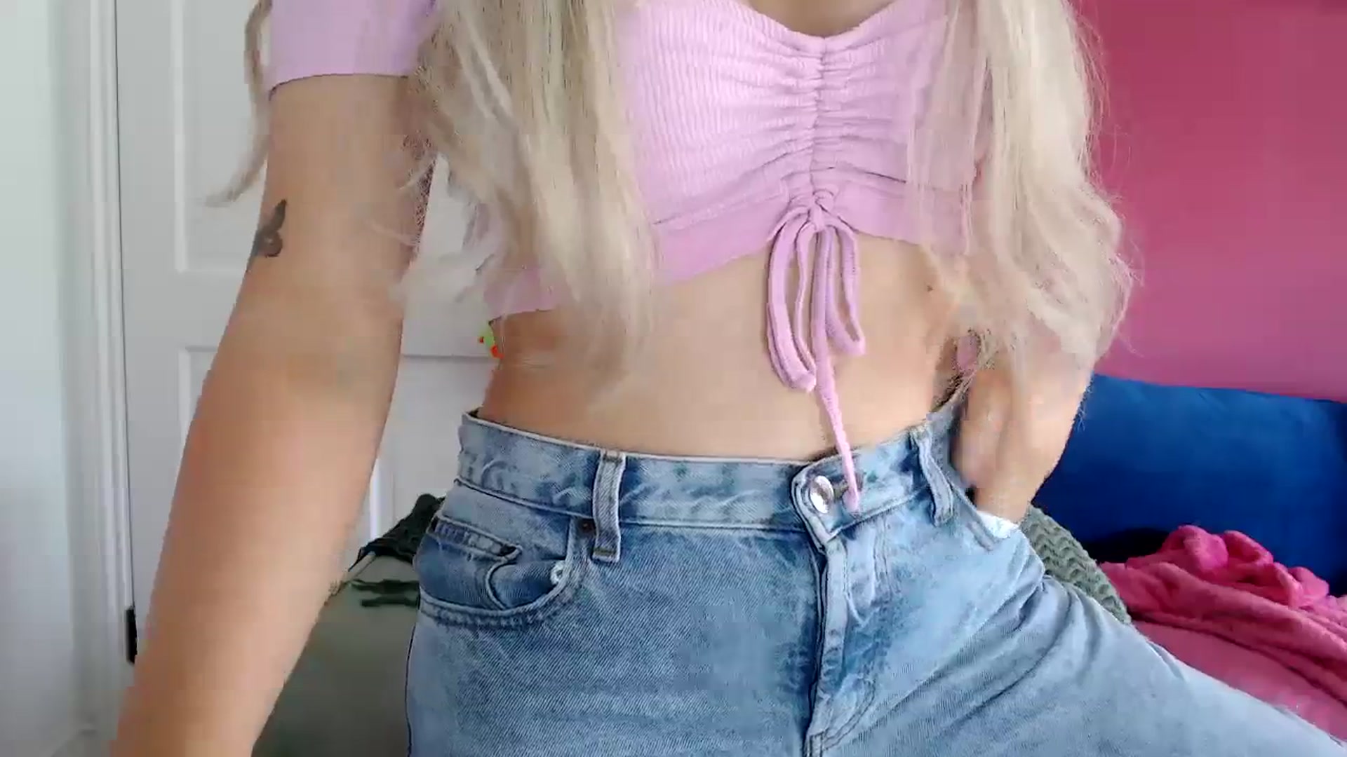 Gallery image thumbnail from PetiteAvax's myfreecams stream on, 03/31/2024, 14:11 image 5 of 20