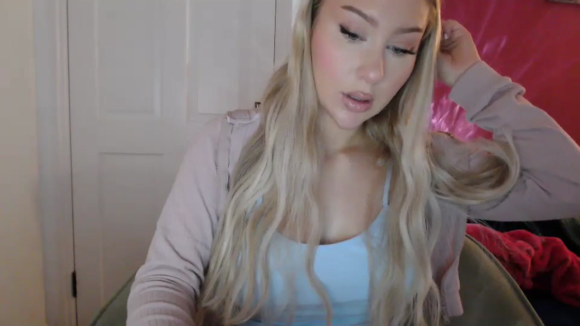 Gallery image thumbnail from PetiteAvax's myfreecams stream on, 04/03/2024, 18:42 image 11 of 20