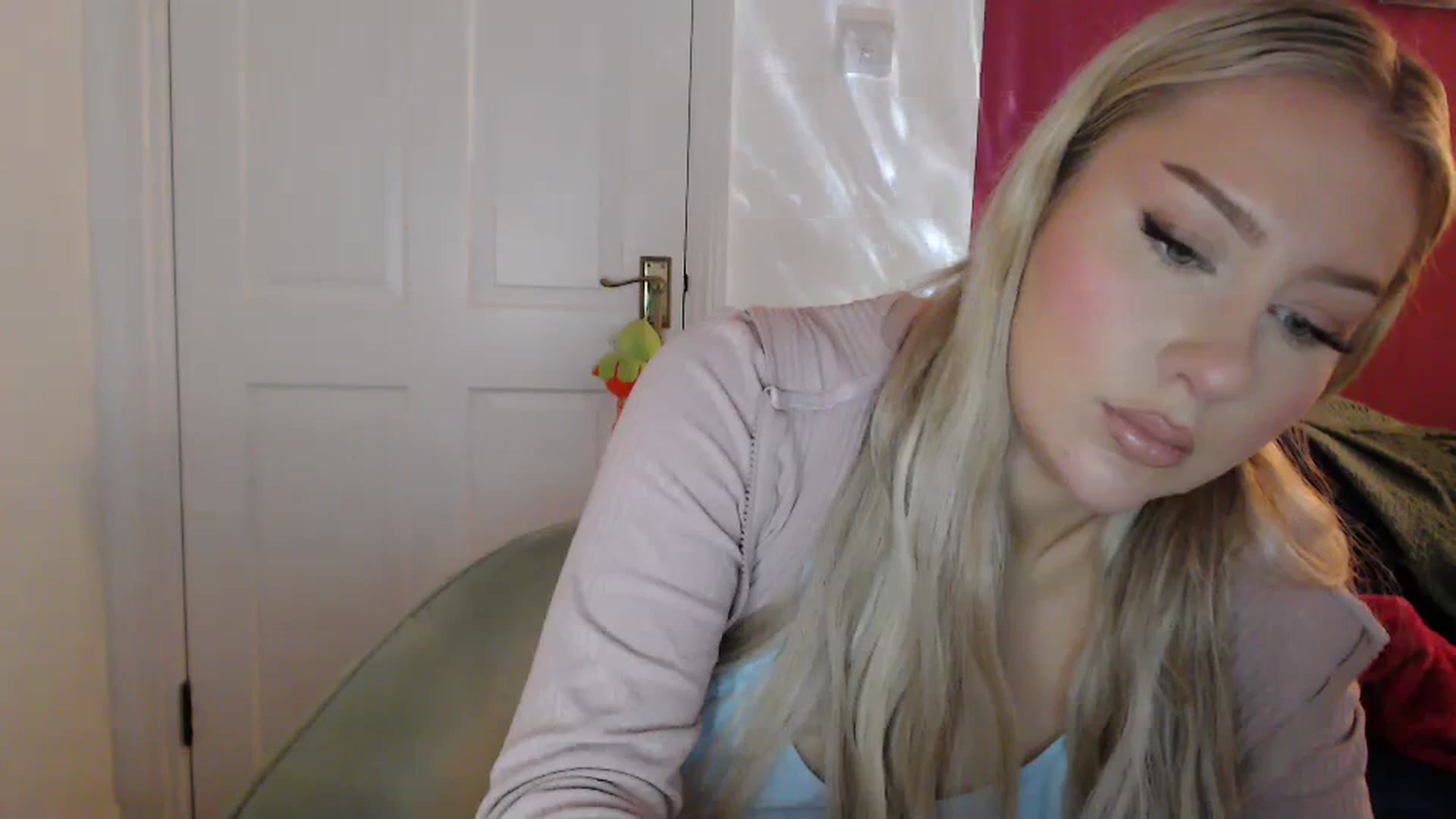 Gallery image thumbnail from PetiteAvax's myfreecams stream on, 04/03/2024, 18:42 image 12 of 20