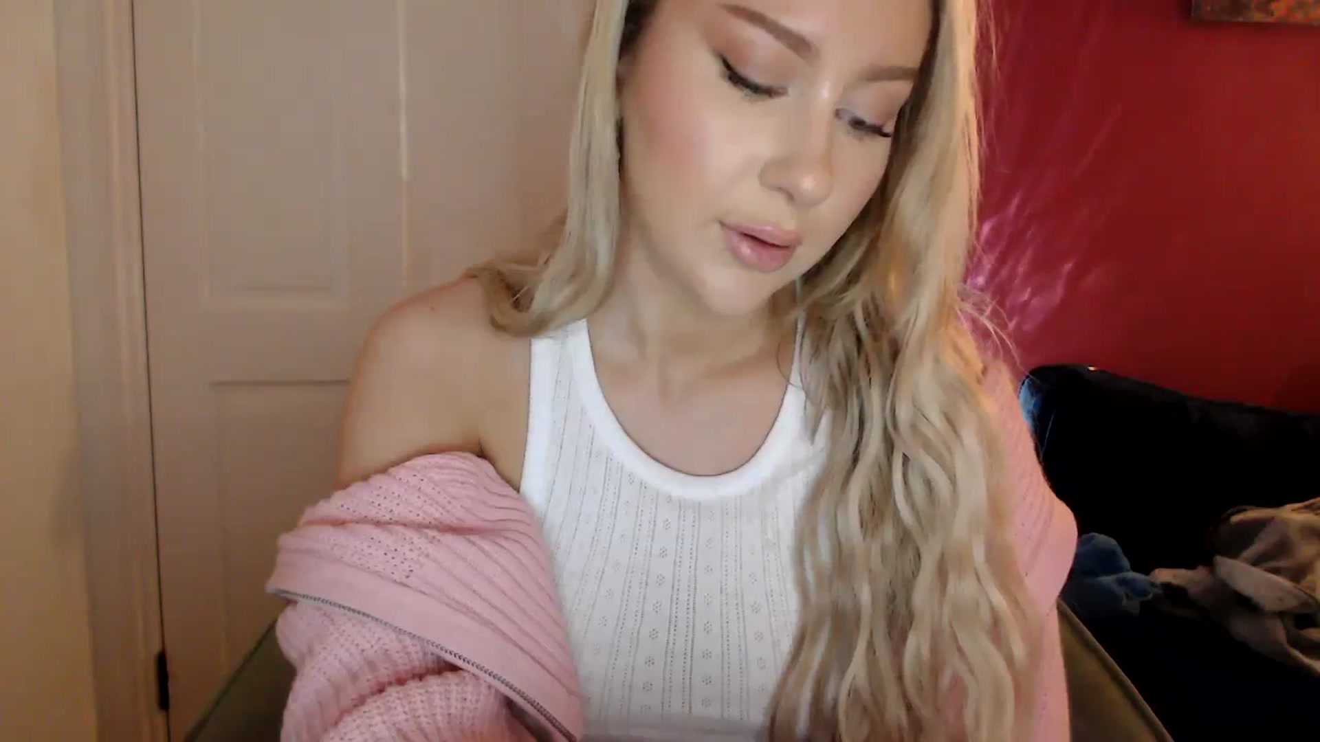 Gallery image thumbnail from PetiteAvax's myfreecams stream on, 04/04/2024, 23:28 image 5 of 20