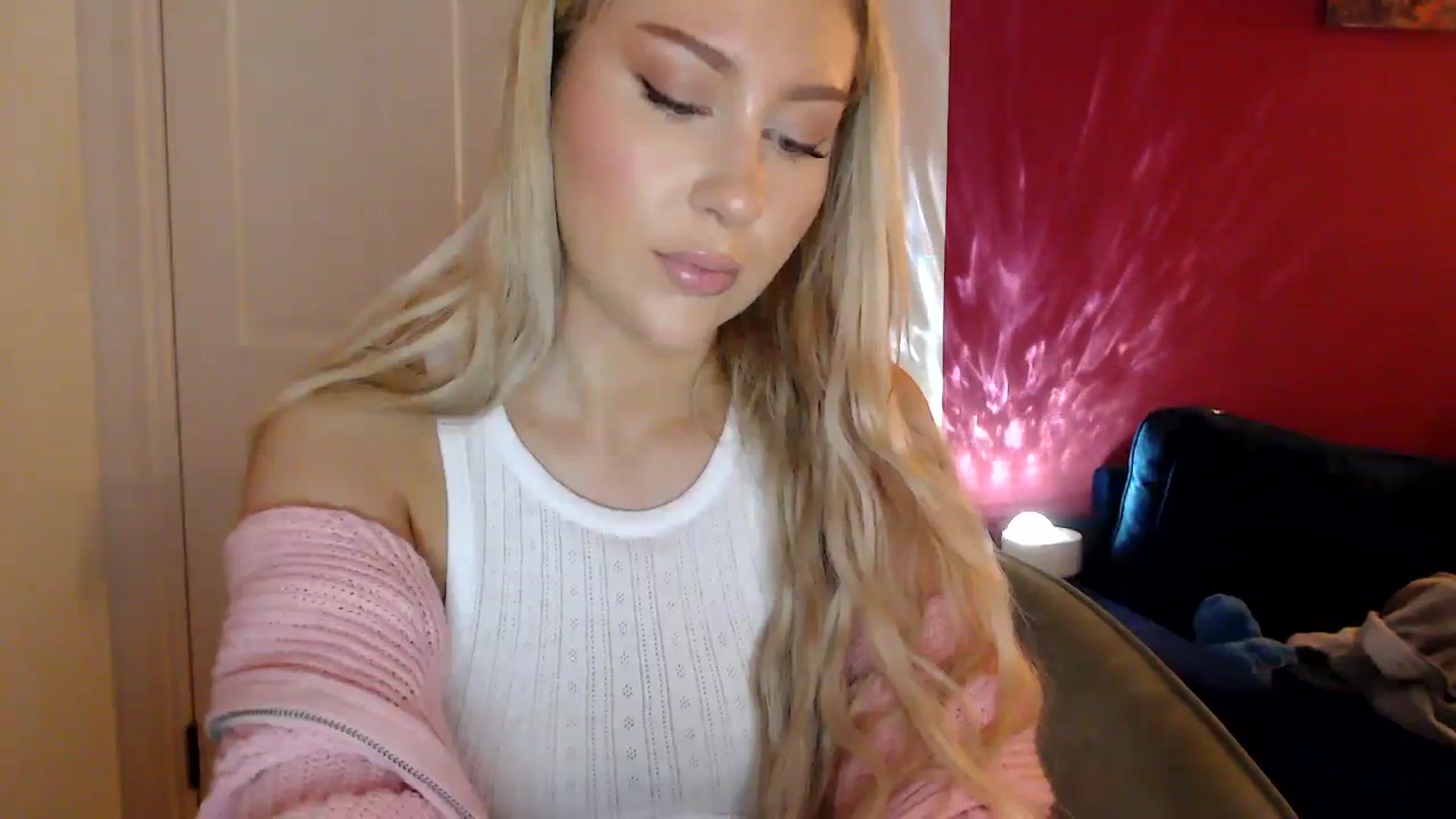 Gallery image thumbnail from PetiteAvax's myfreecams stream on, 04/04/2024, 23:28 image 19 of 20