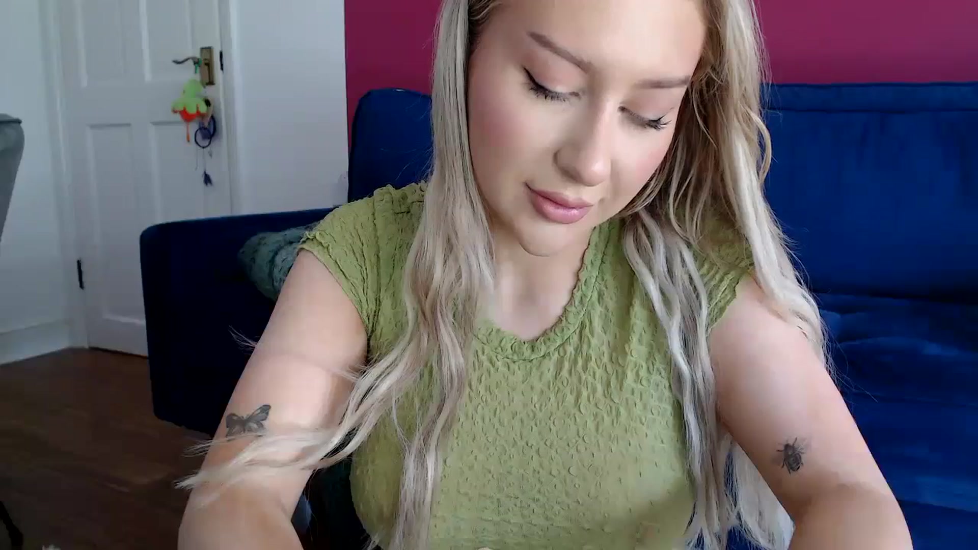 Gallery image thumbnail from PetiteAvax's myfreecams stream on, 04/05/2024, 13:05 image 13 of 20
