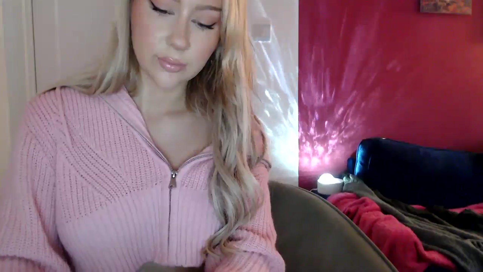 Gallery image thumbnail from PetiteAvax's myfreecams stream on, 04/06/2024, 18:04 image 7 of 20