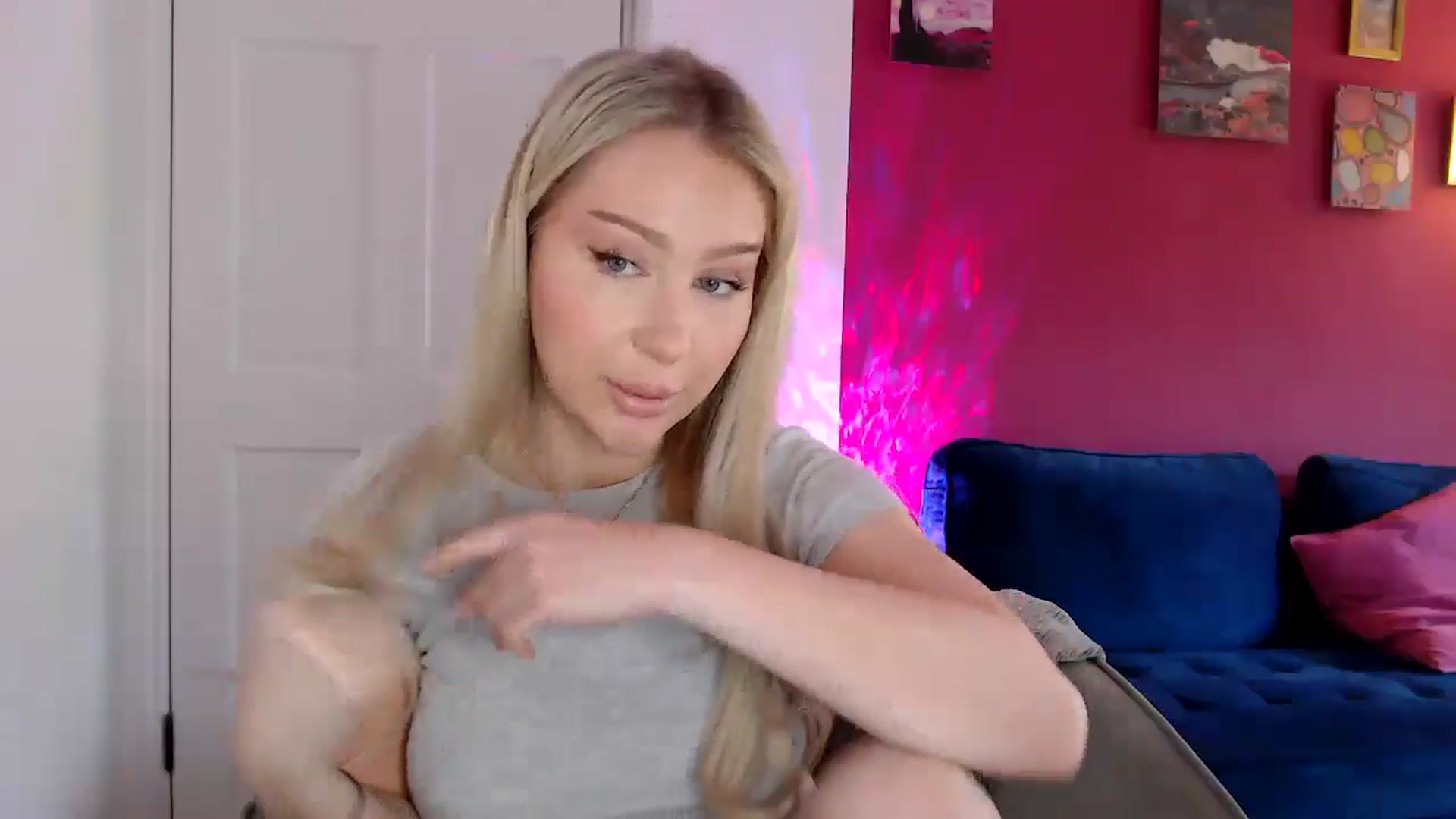 Gallery image thumbnail from PetiteAvax's myfreecams stream on, 04/25/2024, 12:21 image 7 of 20