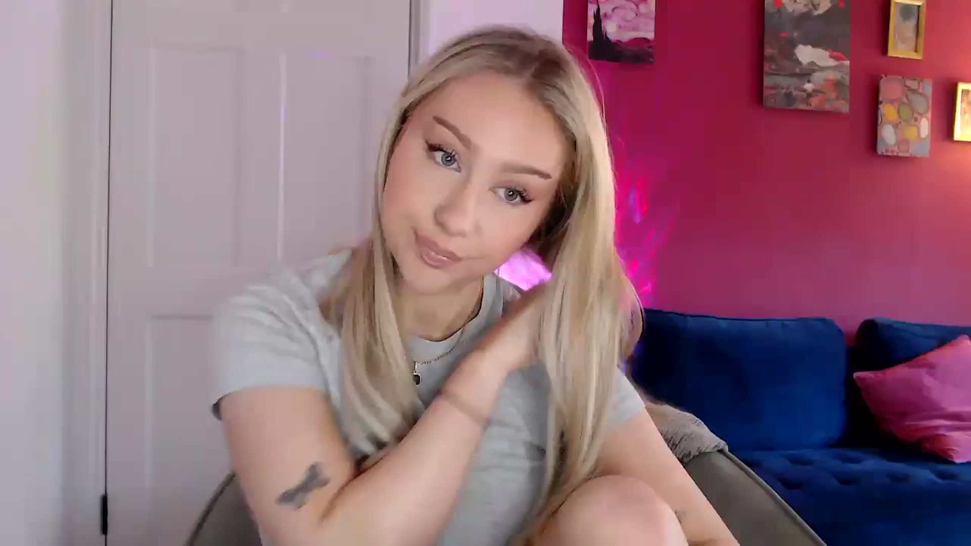 Gallery image thumbnail from PetiteAvax's myfreecams stream on, 04/25/2024, 12:21 image 3 of 20