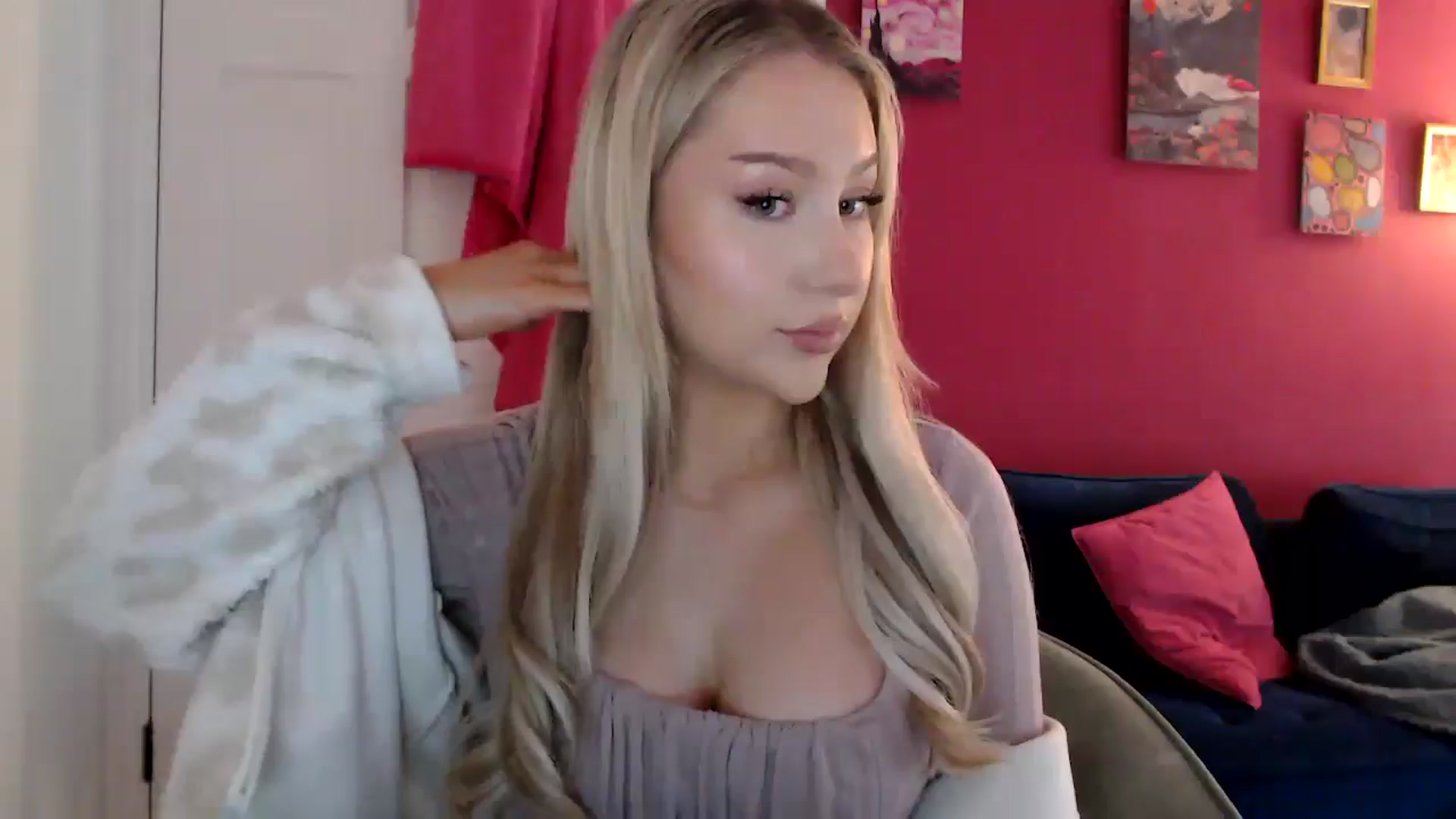 Gallery image thumbnail from PetiteAvax's myfreecams stream on, 04/26/2024, 16:37 image 3 of 20