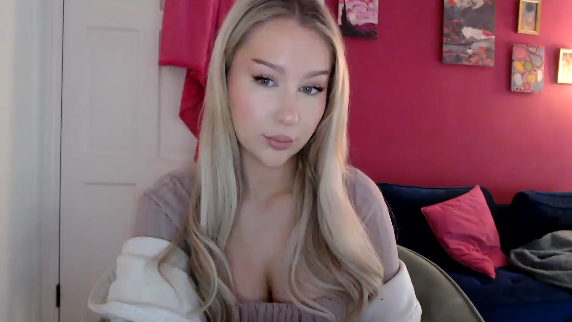 Gallery image thumbnail from PetiteAvax's myfreecams stream on, 04/26/2024, 16:37 image 1 of 20