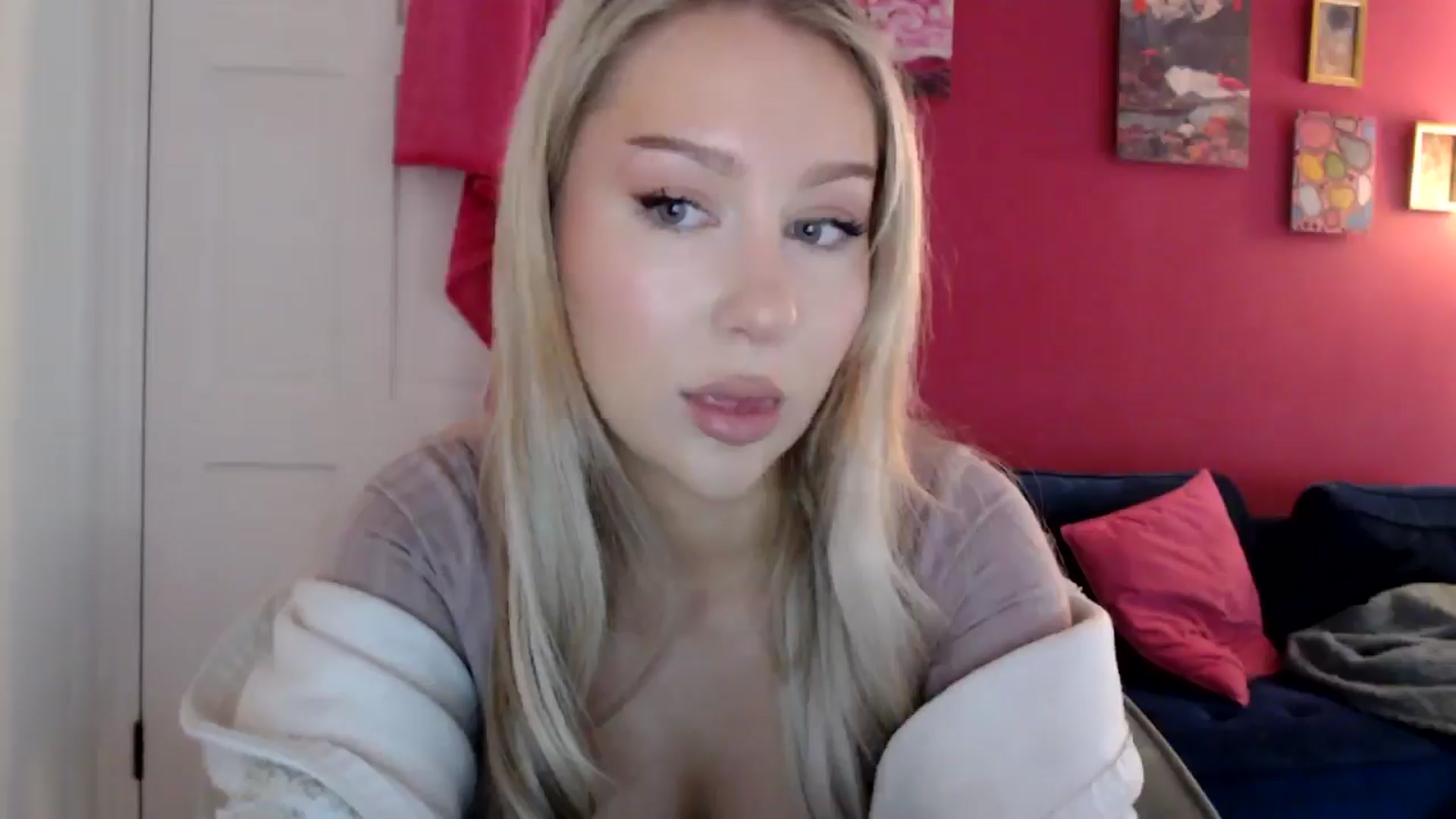 Gallery image thumbnail from PetiteAvax's myfreecams stream on, 04/26/2024, 16:37 image 6 of 20