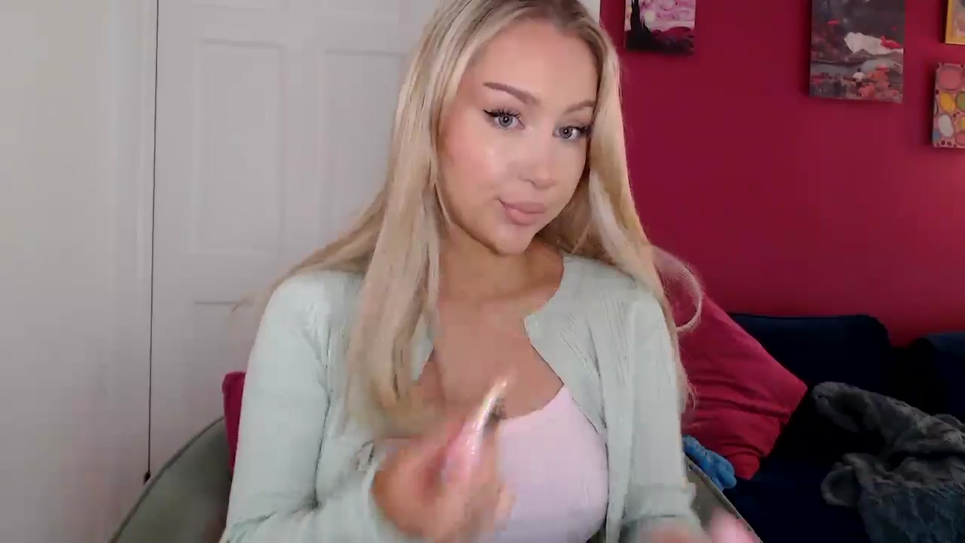 Gallery image thumbnail from PetiteAvax's myfreecams stream on, 04/27/2024, 14:15 image 2 of 20