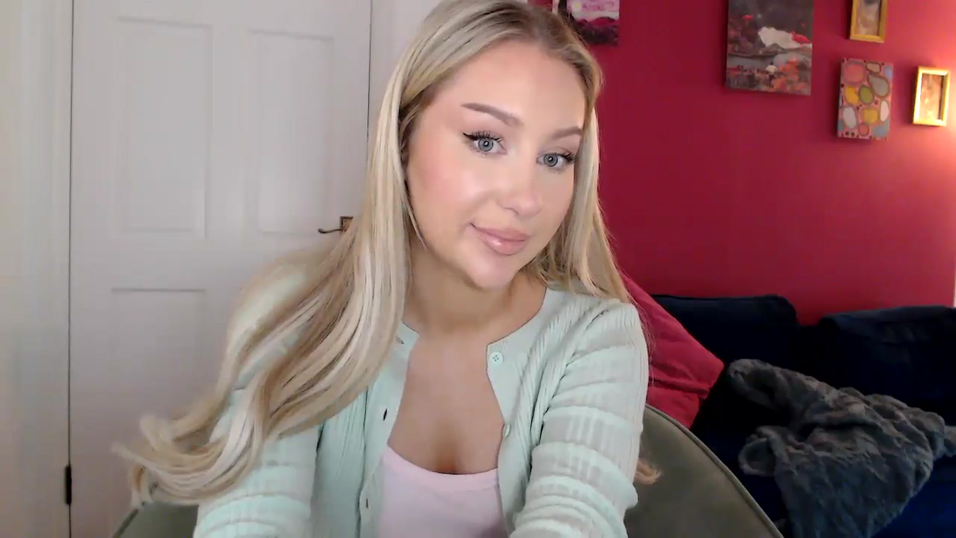 Gallery image thumbnail from PetiteAvax's myfreecams stream on, 04/27/2024, 15:08 image 8 of 20