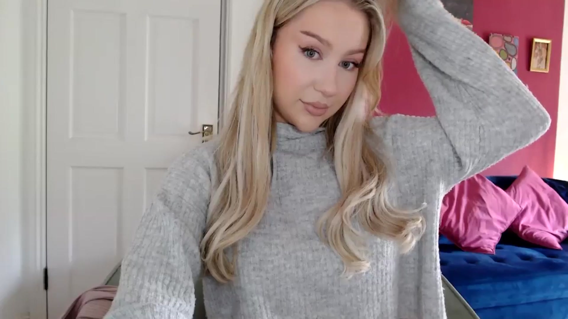 Gallery image thumbnail from PetiteAvax's myfreecams stream on, 05/03/2024, 11:05 image 11 of 20