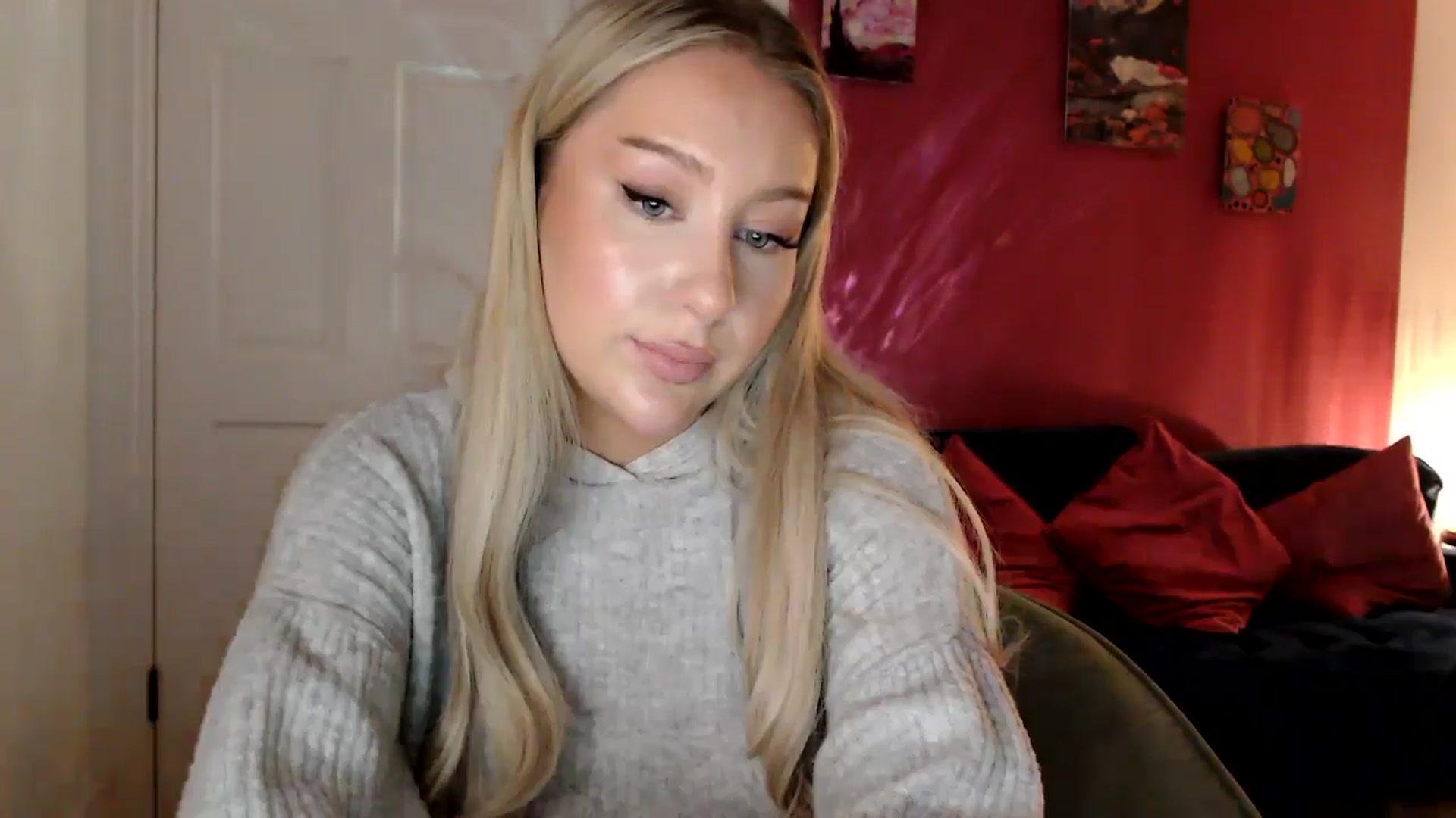 Gallery image thumbnail from PetiteAvax's myfreecams stream on, 05/03/2024, 20:31 image 5 of 20