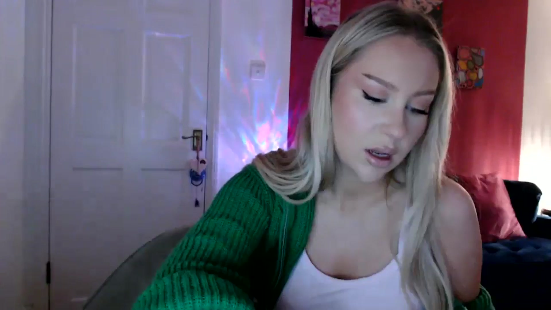 Gallery image thumbnail from PetiteAvax's myfreecams stream on, 05/04/2024, 20:05 image 12 of 20