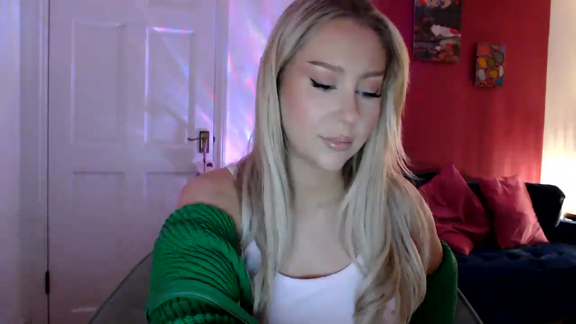 Gallery image thumbnail from PetiteAvax's myfreecams stream on, 05/04/2024, 20:05 image 5 of 20