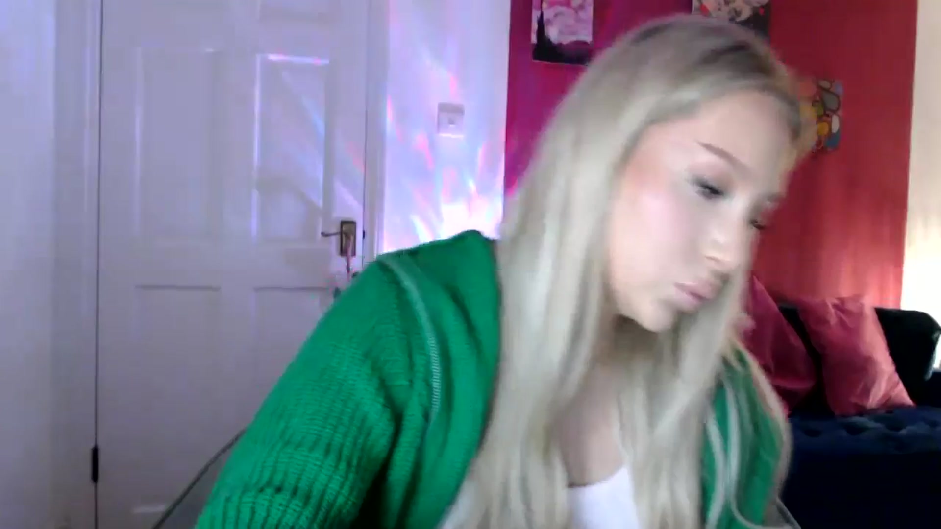 Gallery image thumbnail from PetiteAvax's myfreecams stream on, 05/04/2024, 20:05 image 9 of 20