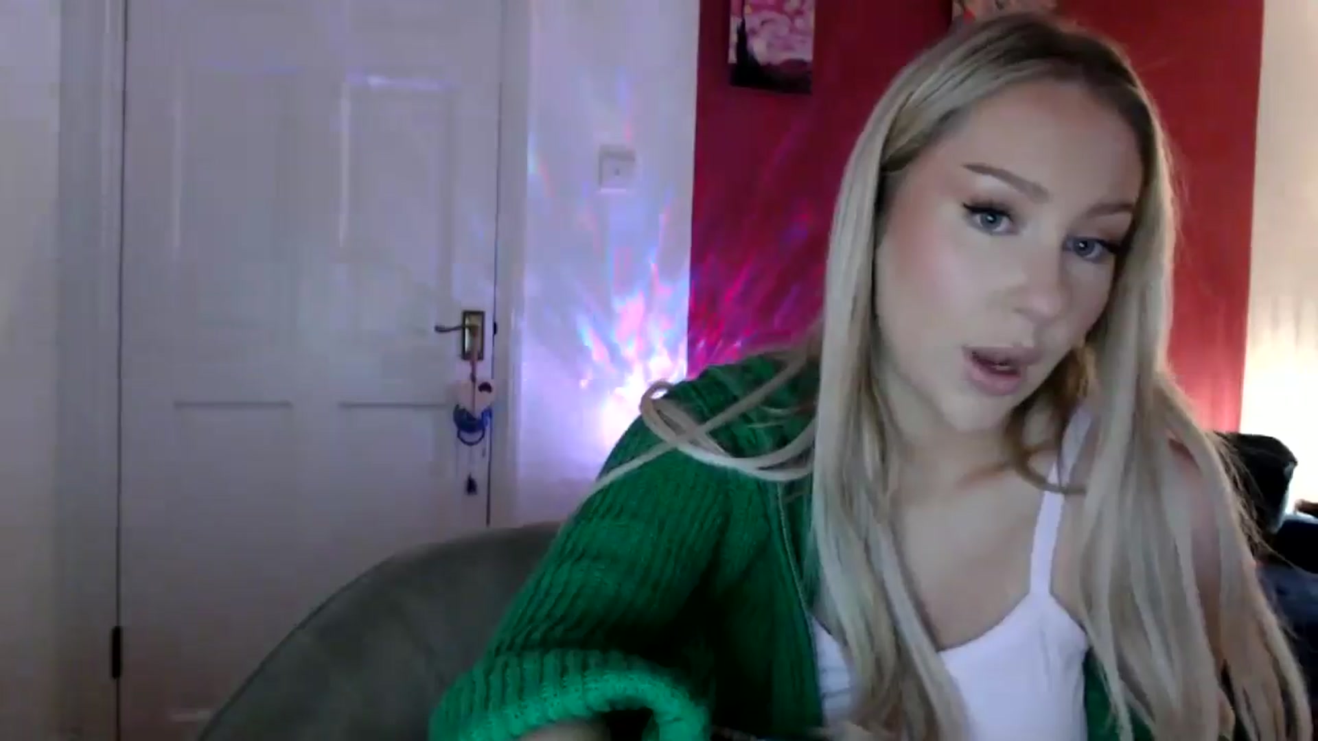 Gallery image thumbnail from PetiteAvax's myfreecams stream on, 05/04/2024, 20:05 image 13 of 20