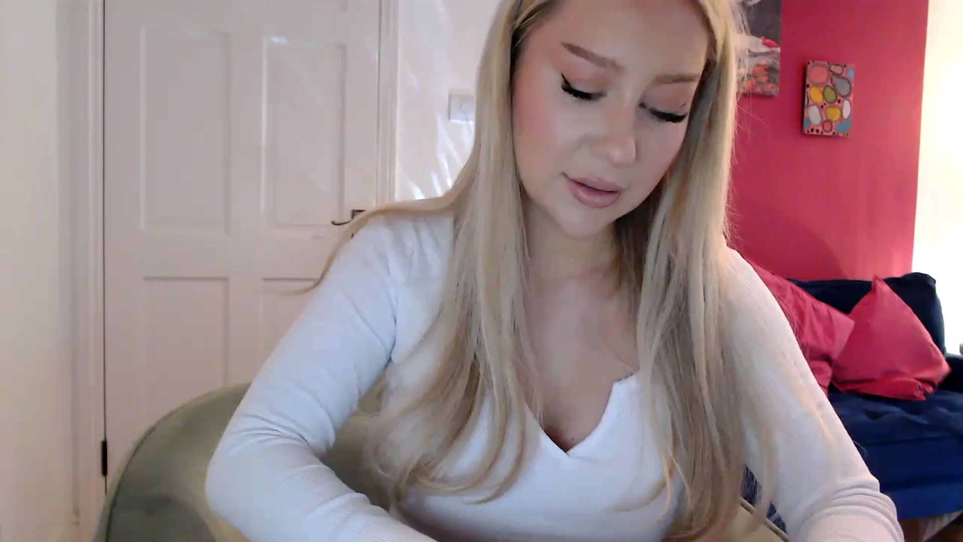 Gallery image thumbnail from PetiteAvax's myfreecams stream on, 05/05/2024, 18:12 image 11 of 20