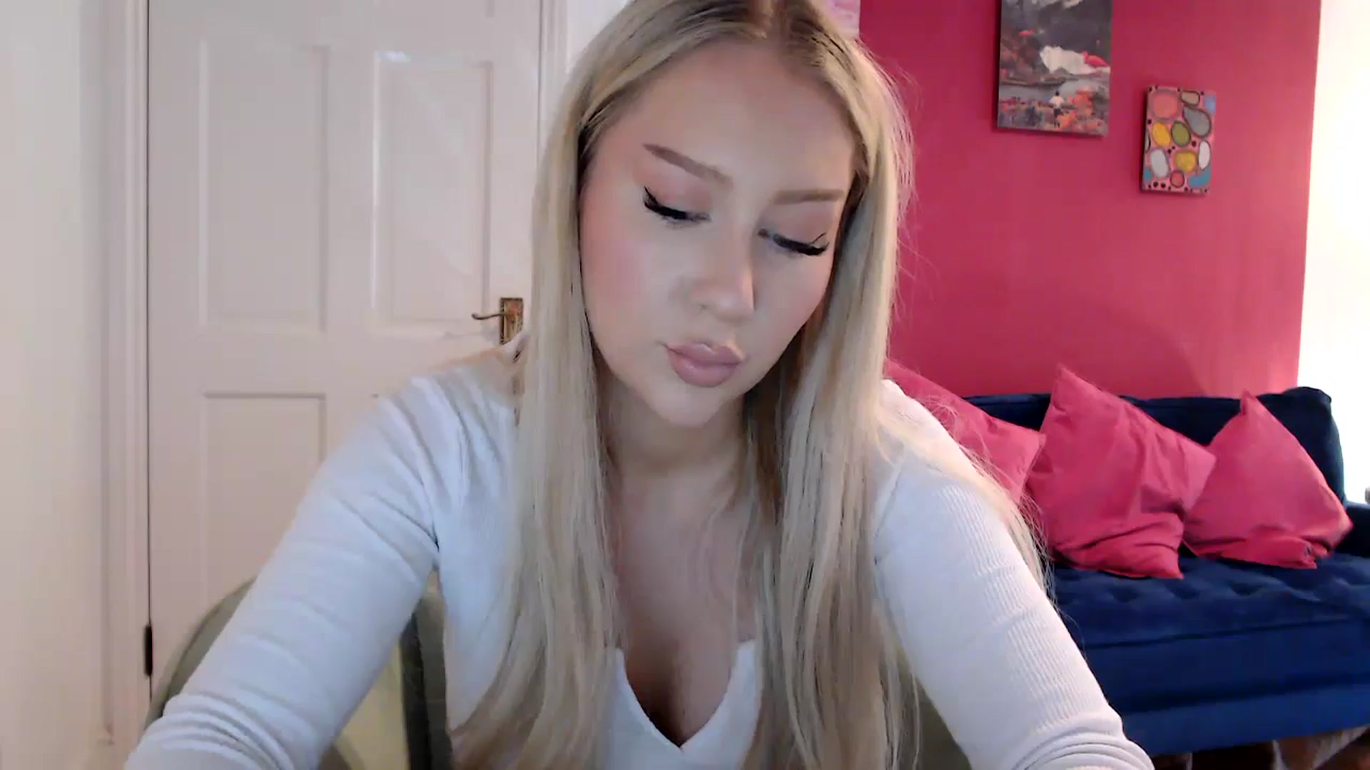 Gallery image thumbnail from PetiteAvax's myfreecams stream on, 05/05/2024, 18:12 image 13 of 20