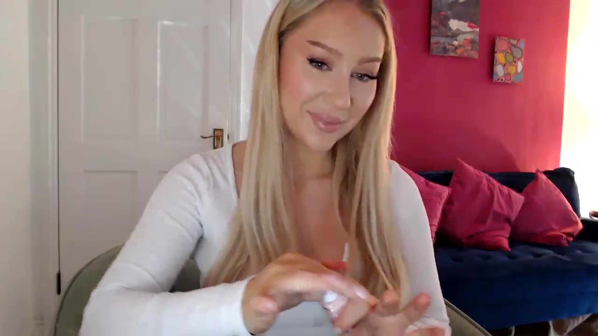 Gallery image thumbnail from PetiteAvax's myfreecams stream on, 05/05/2024, 18:12 image 3 of 20