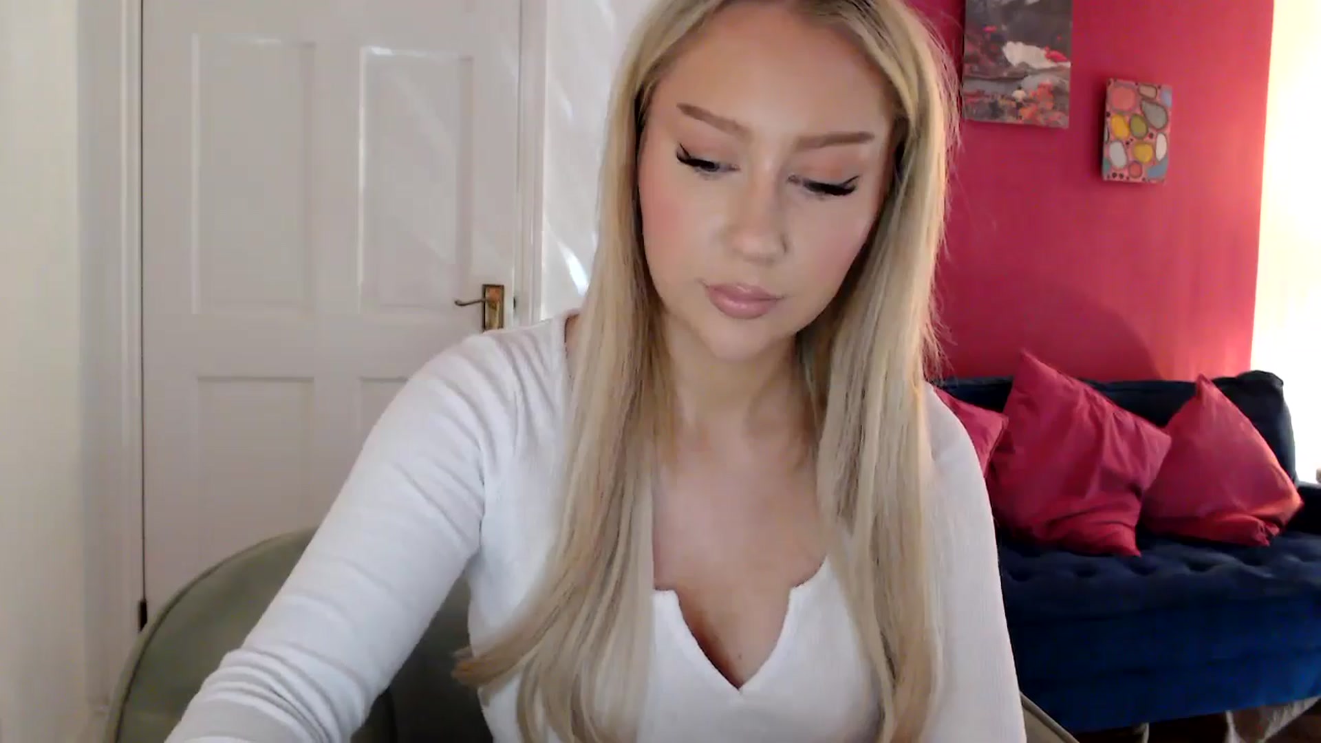 Gallery image thumbnail from PetiteAvax's myfreecams stream on, 05/05/2024, 18:12 image 7 of 20