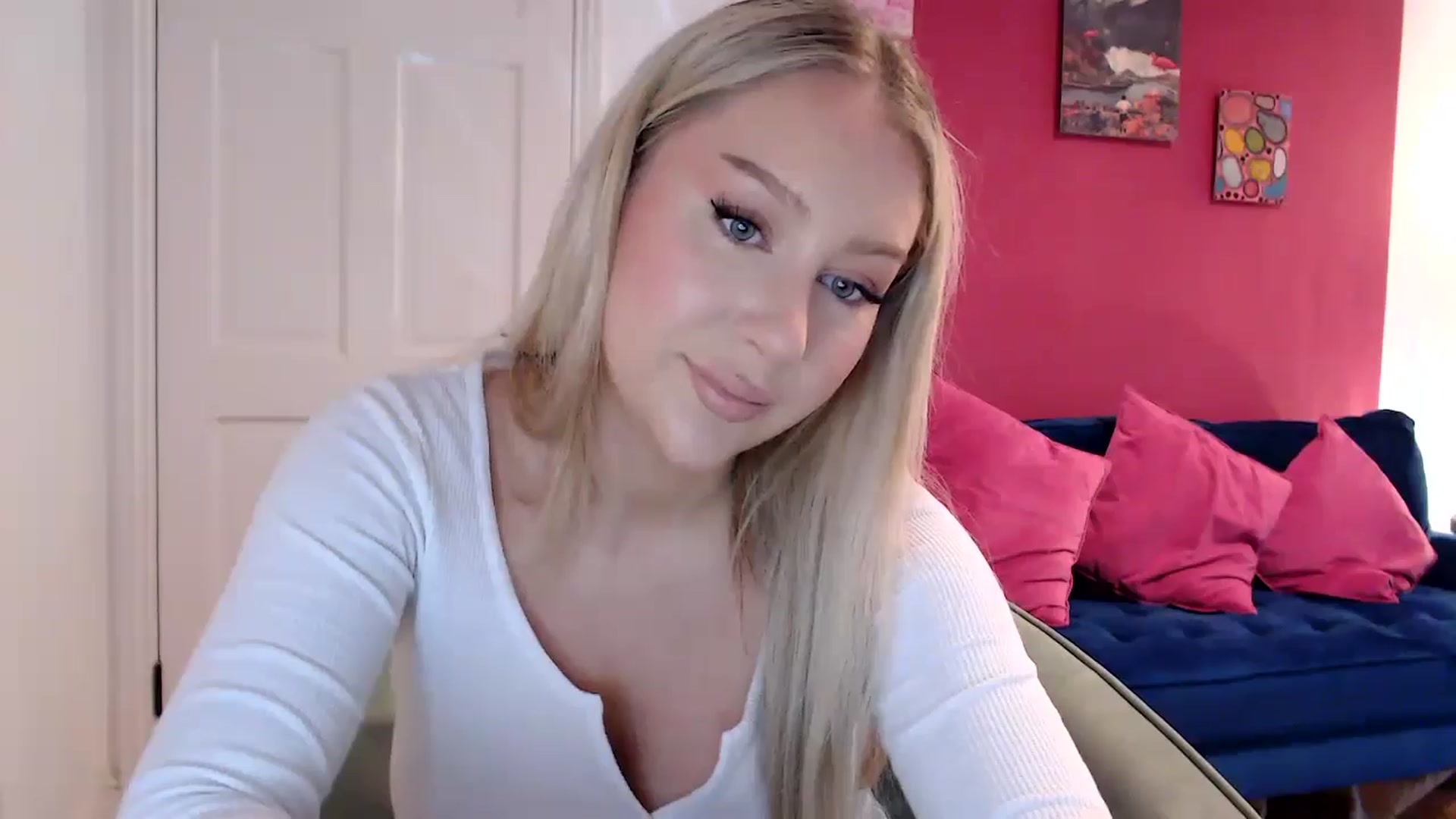 Gallery image thumbnail from PetiteAvax's myfreecams stream on, 05/05/2024, 18:12 image 20 of 20