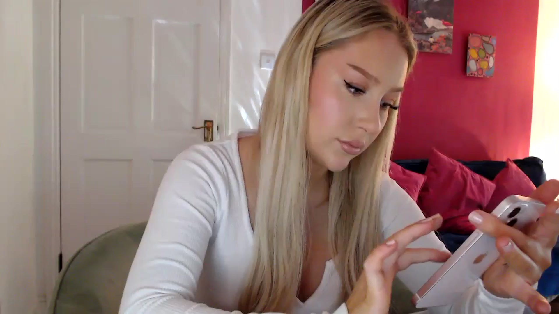 Gallery image thumbnail from PetiteAvax's myfreecams stream on, 05/05/2024, 18:12 image 5 of 20