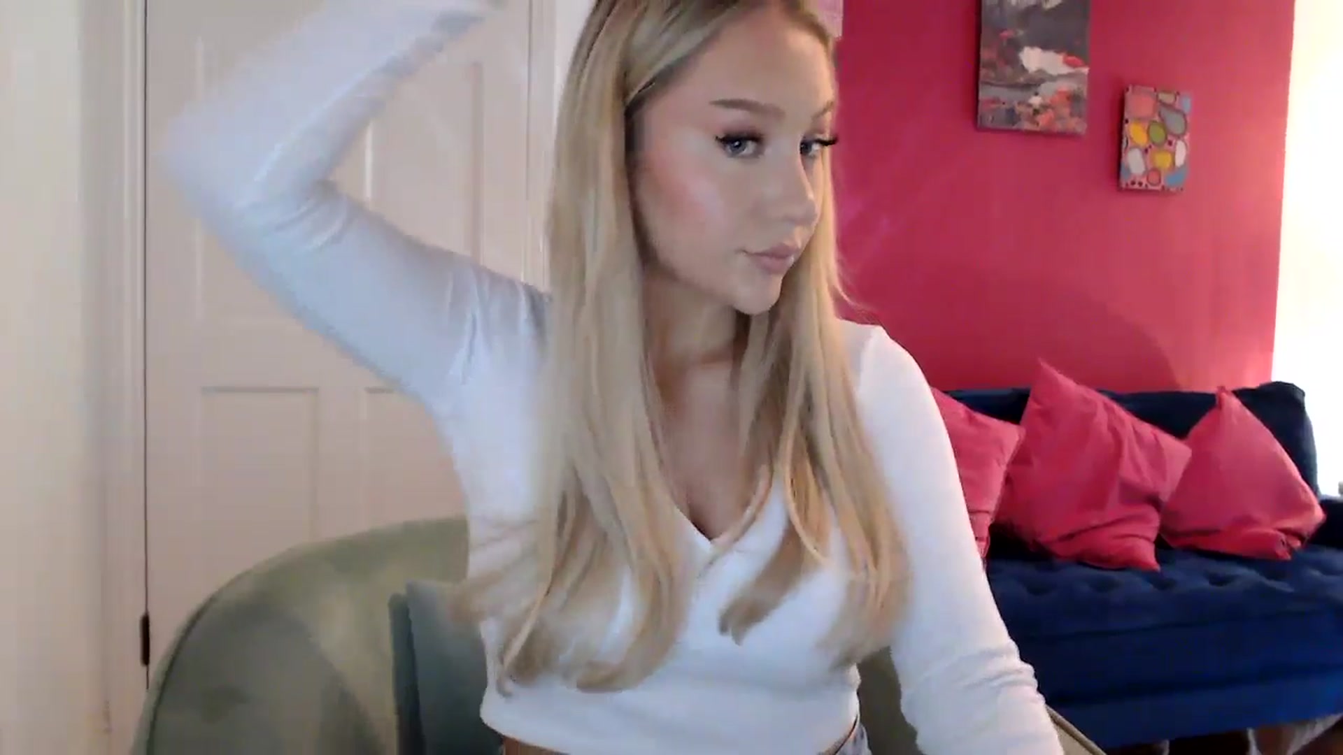 Gallery image thumbnail from PetiteAvax's myfreecams stream on, 05/05/2024, 18:12 image 10 of 20