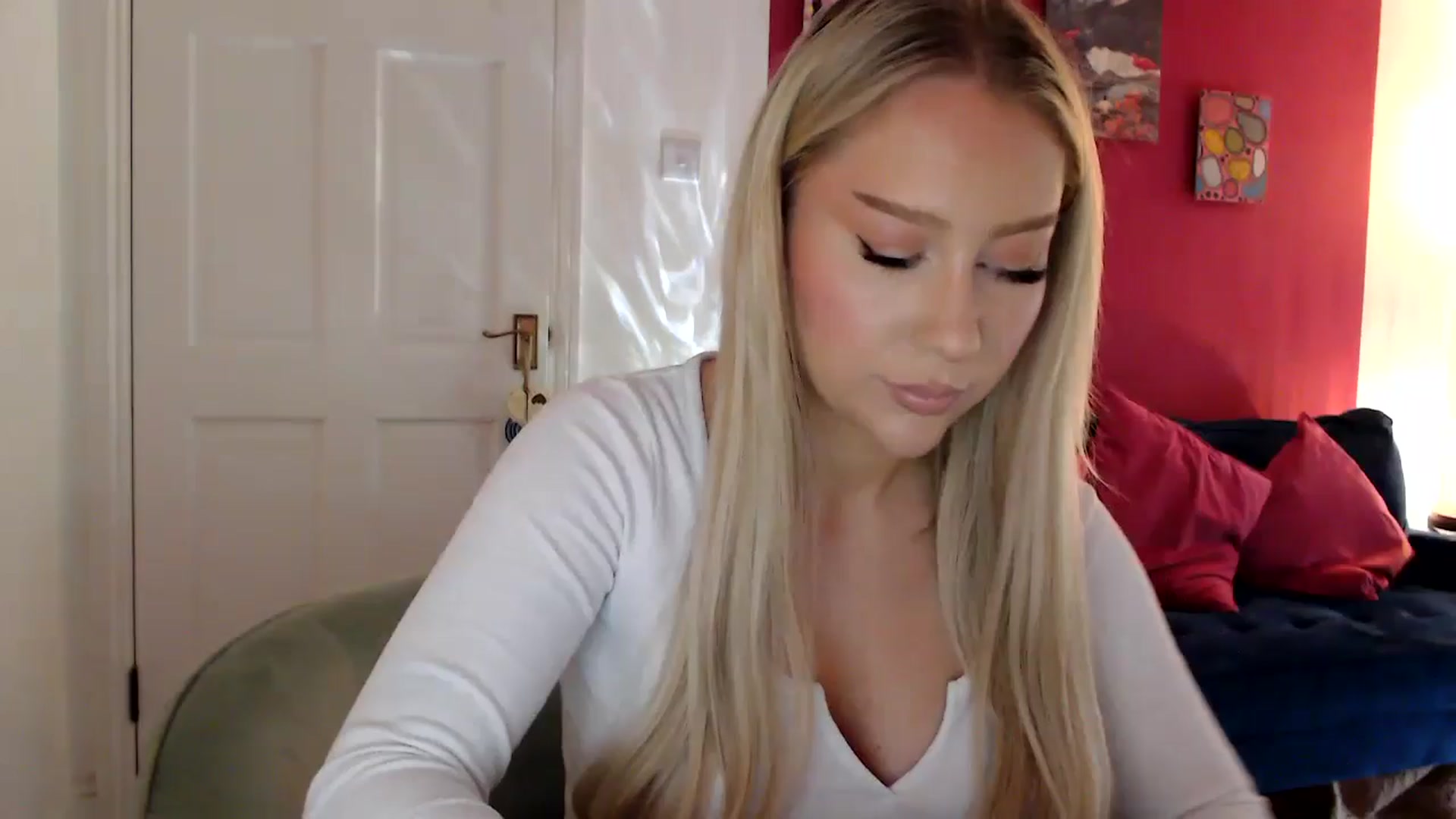 Gallery image thumbnail from PetiteAvax's myfreecams stream on, 05/05/2024, 18:12 image 1 of 20