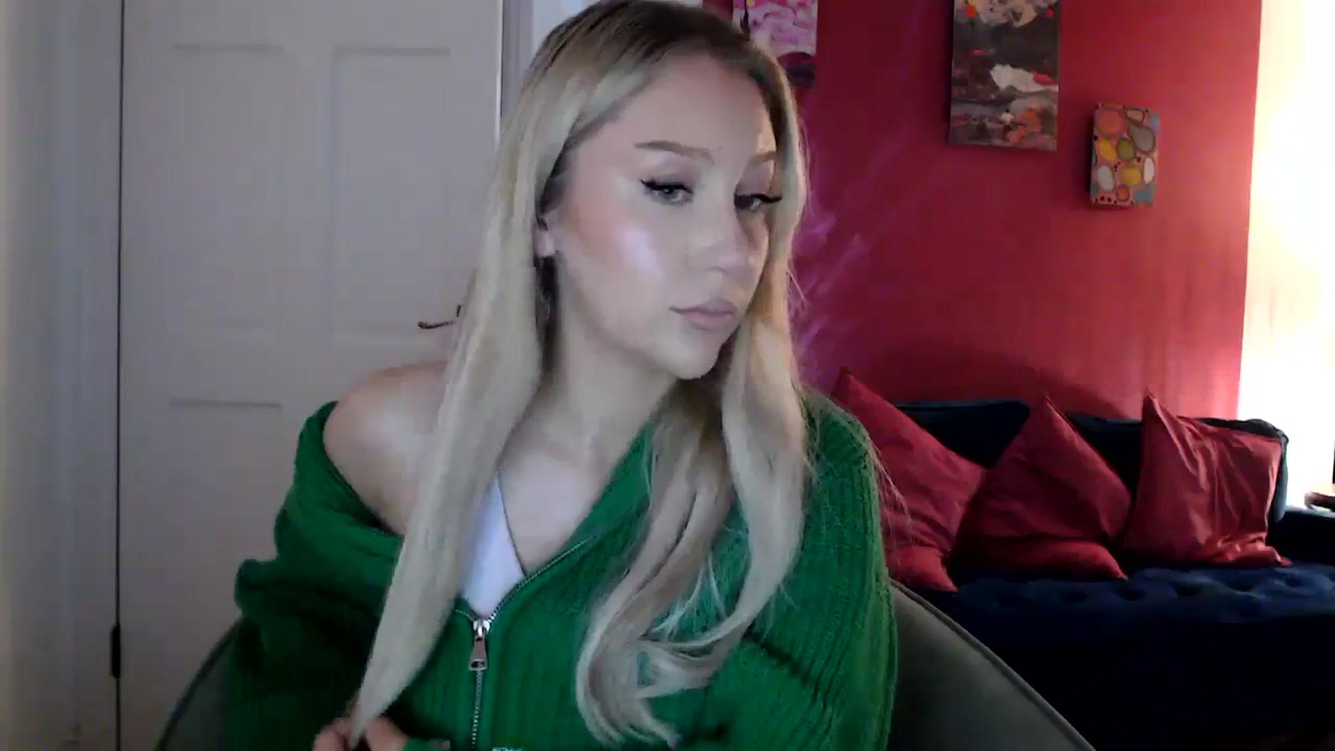 Gallery image thumbnail from PetiteAvax's myfreecams stream on, 05/05/2024, 20:35 image 3 of 20