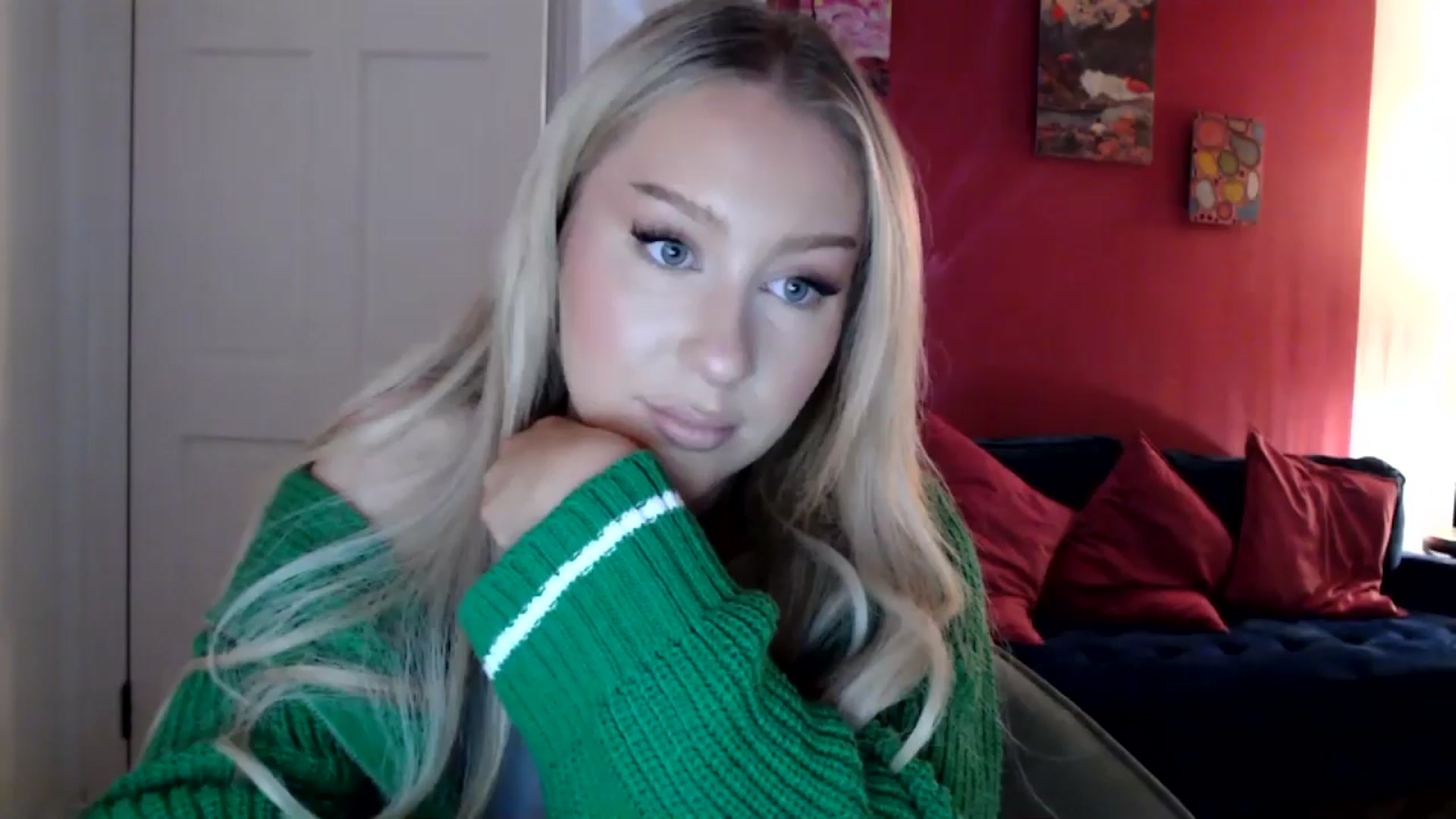 Gallery image thumbnail from PetiteAvax's myfreecams stream on, 05/05/2024, 20:35 image 9 of 20