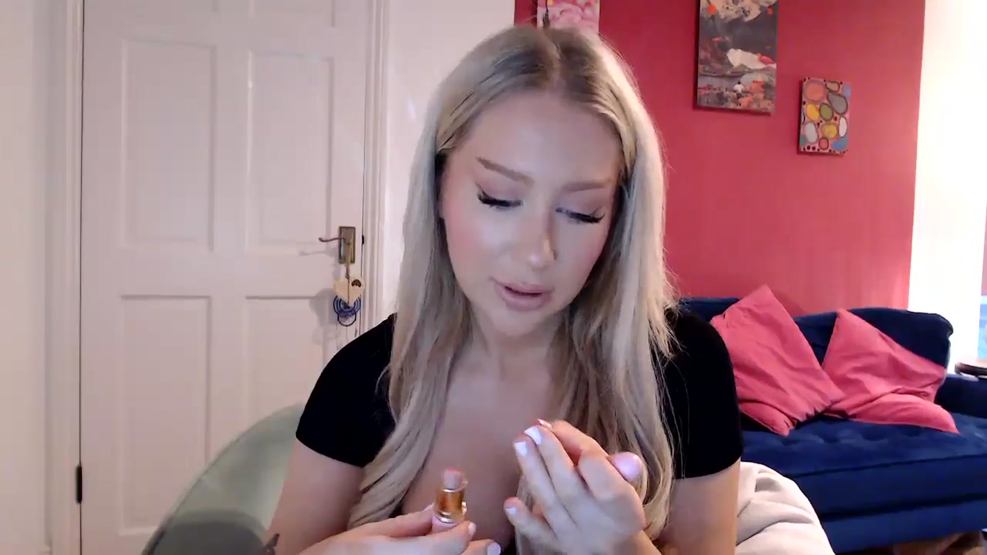 Gallery image thumbnail from PetiteAvax's myfreecams stream on, 05/06/2024, 19:31 image 3 of 20