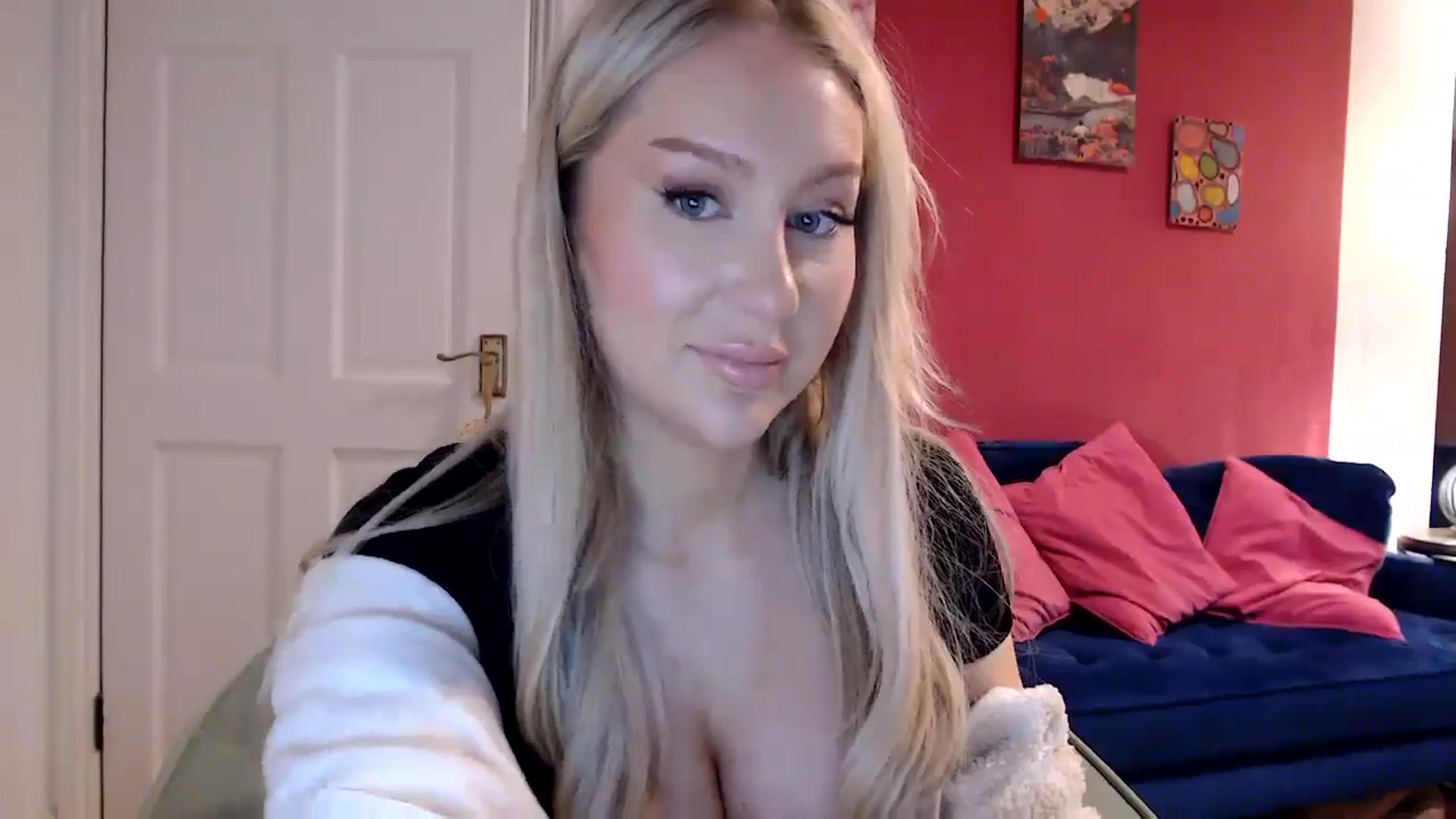 Gallery image thumbnail from PetiteAvax's myfreecams stream on, 05/06/2024, 20:07 image 4 of 20