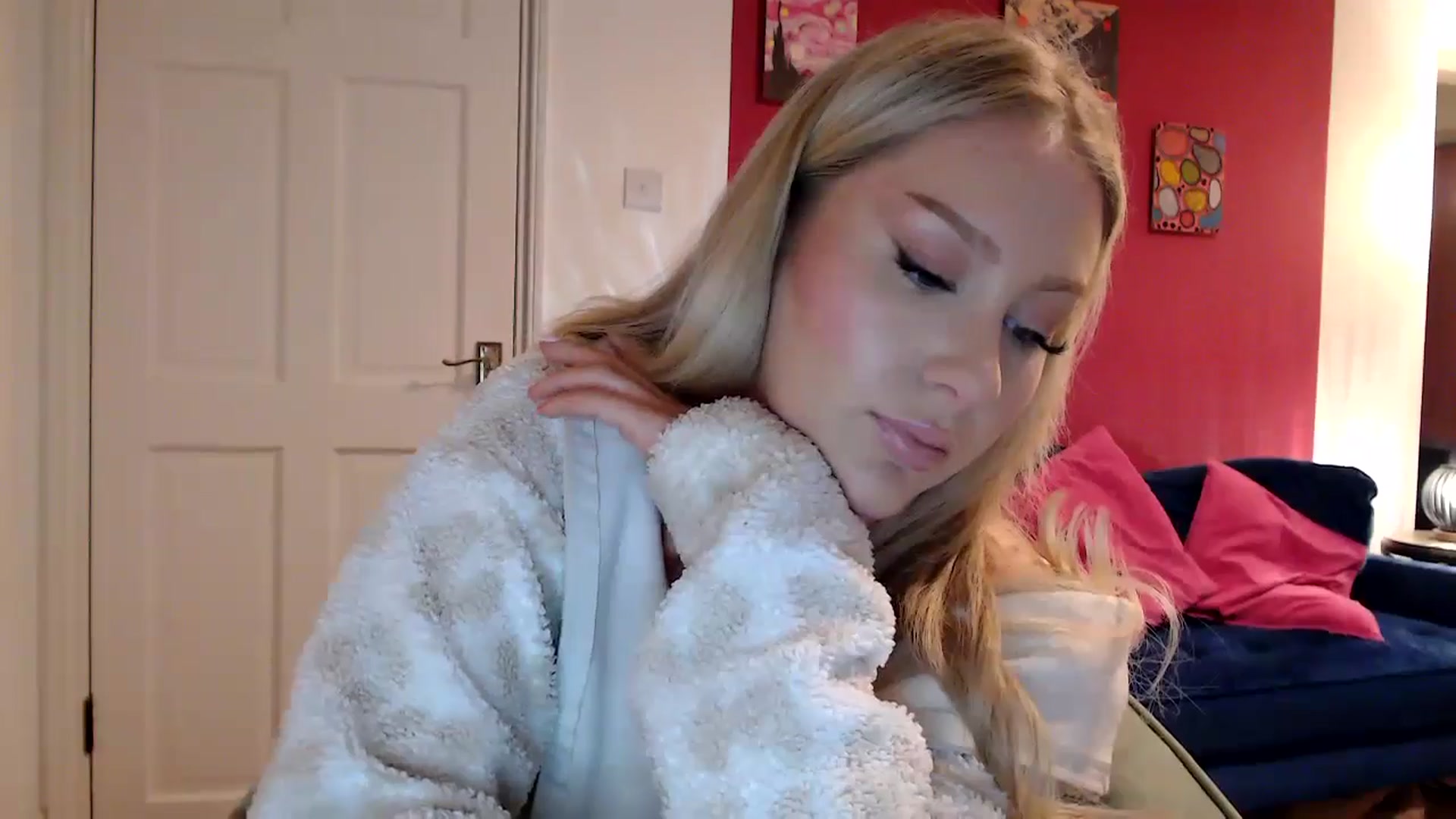 Gallery image thumbnail from PetiteAvax's myfreecams stream on, 05/06/2024, 22:02 image 17 of 20