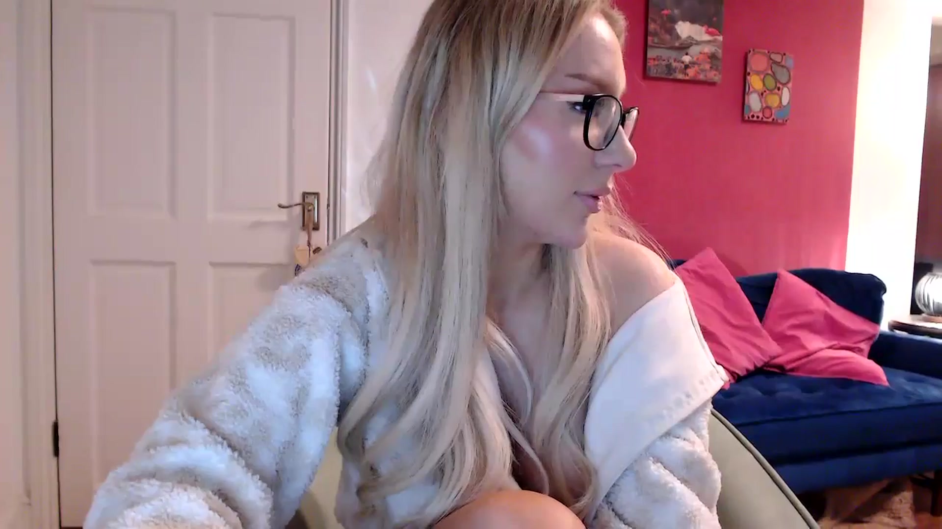 Gallery image thumbnail from PetiteAvax's myfreecams stream on, 05/06/2024, 22:02 image 16 of 20