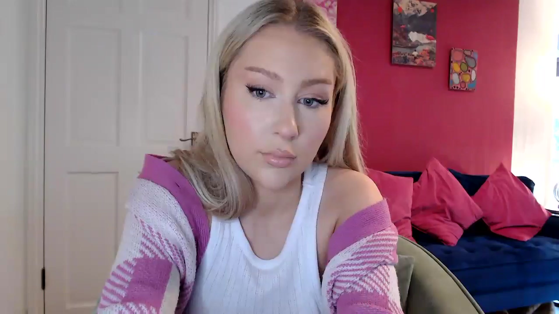 Gallery image thumbnail from PetiteAvax's myfreecams stream on, 05/07/2024, 16:22 image 16 of 20